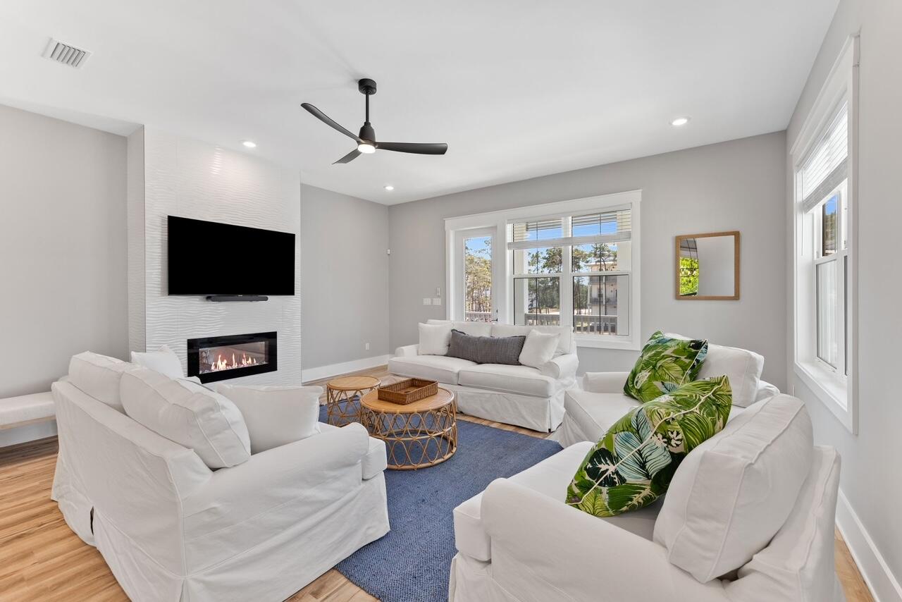 22 W Queen Palm Drive