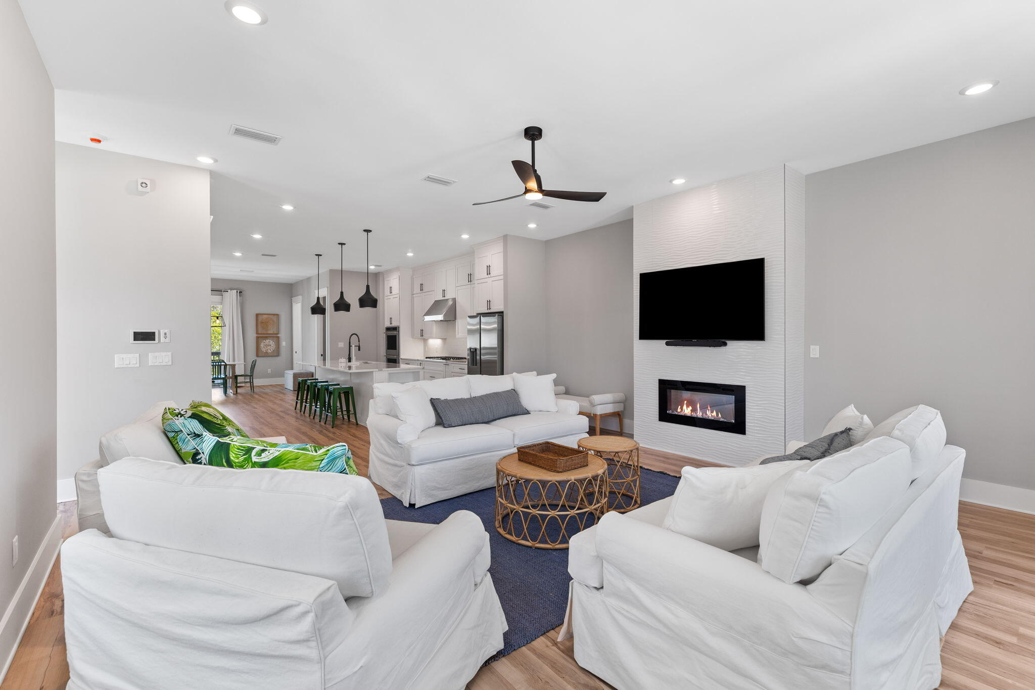 22 W Queen Palm Drive