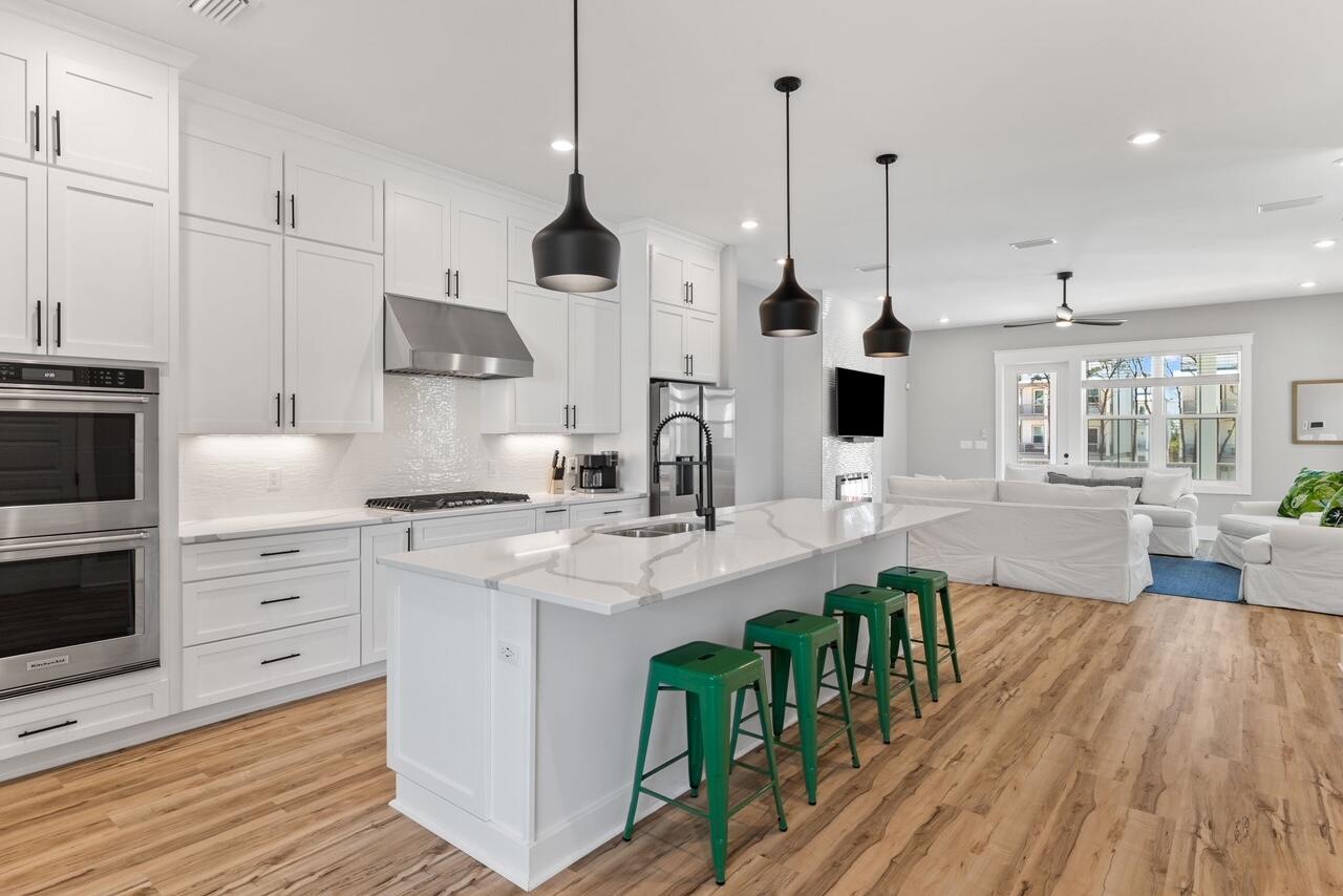 22 W Queen Palm Drive