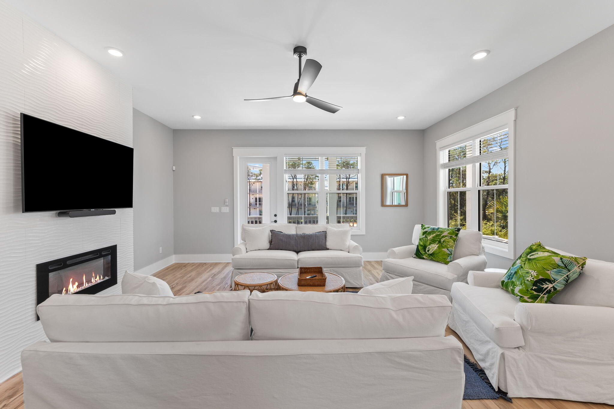 22 W Queen Palm Drive