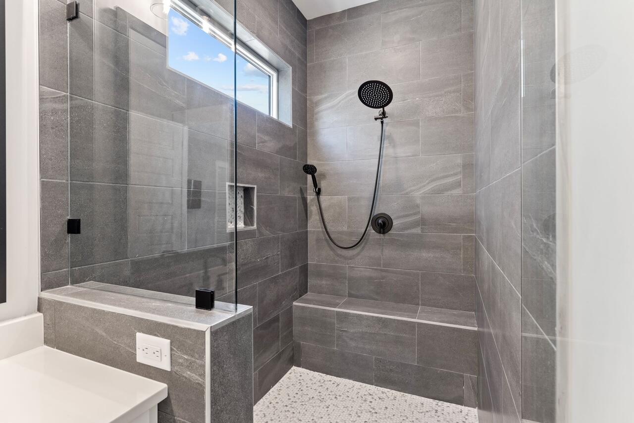 22 W Queen Palm Drive