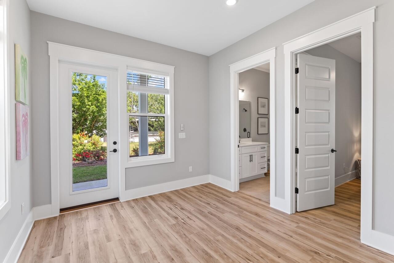 22 W Queen Palm Drive
