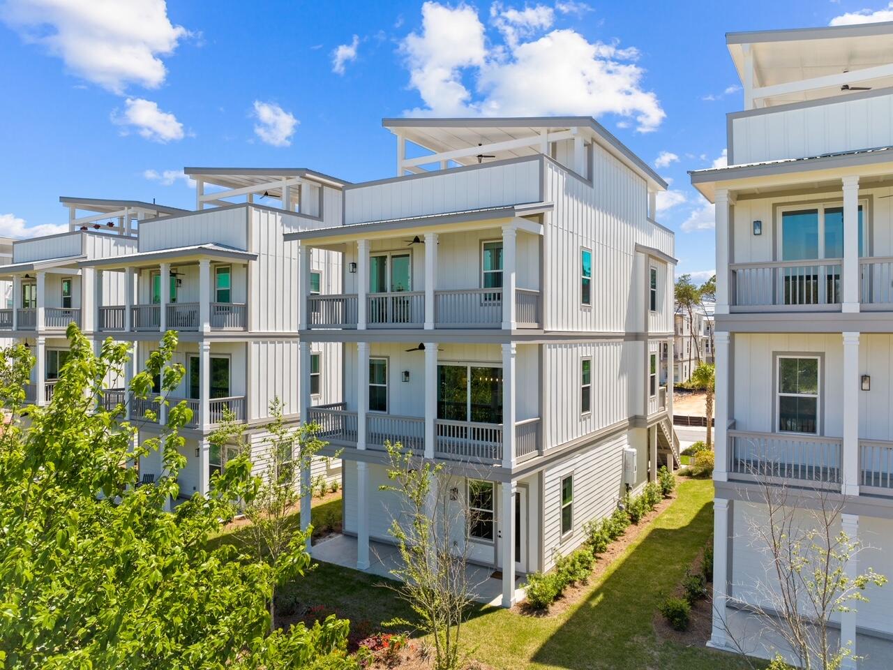 22 W Queen Palm Drive