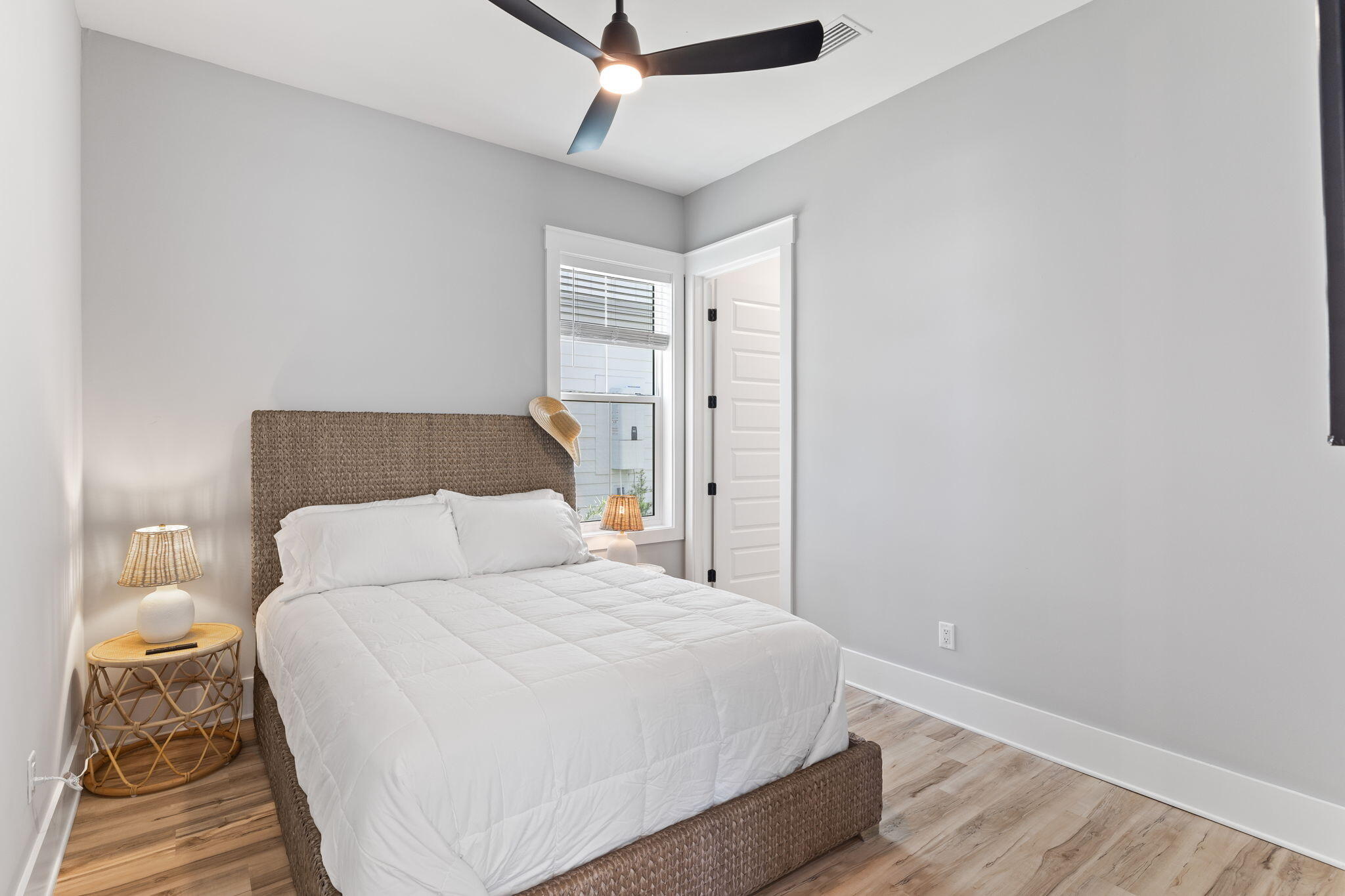 22 W Queen Palm Drive