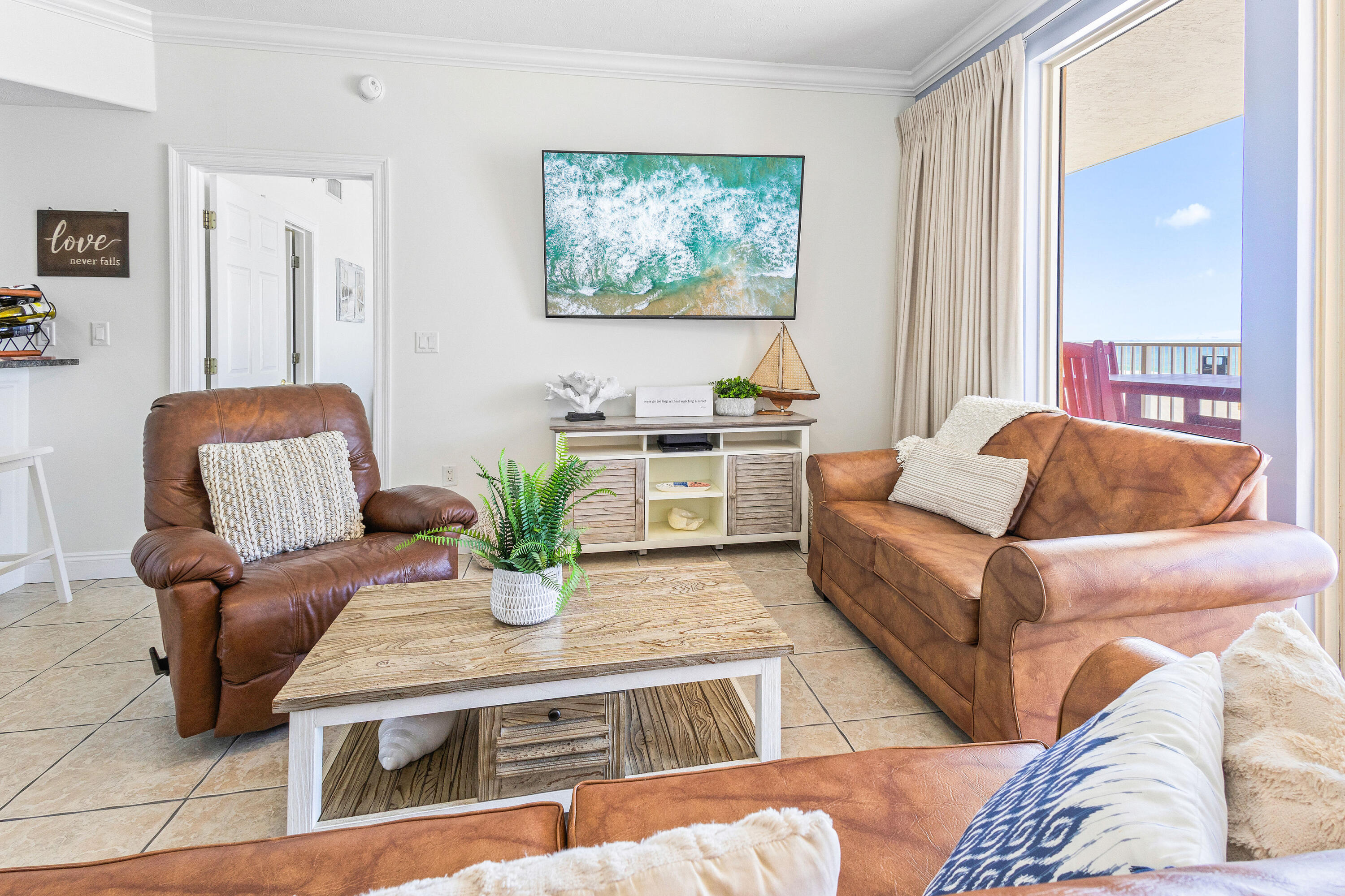 5004 Thomas Drive, UNIT 104