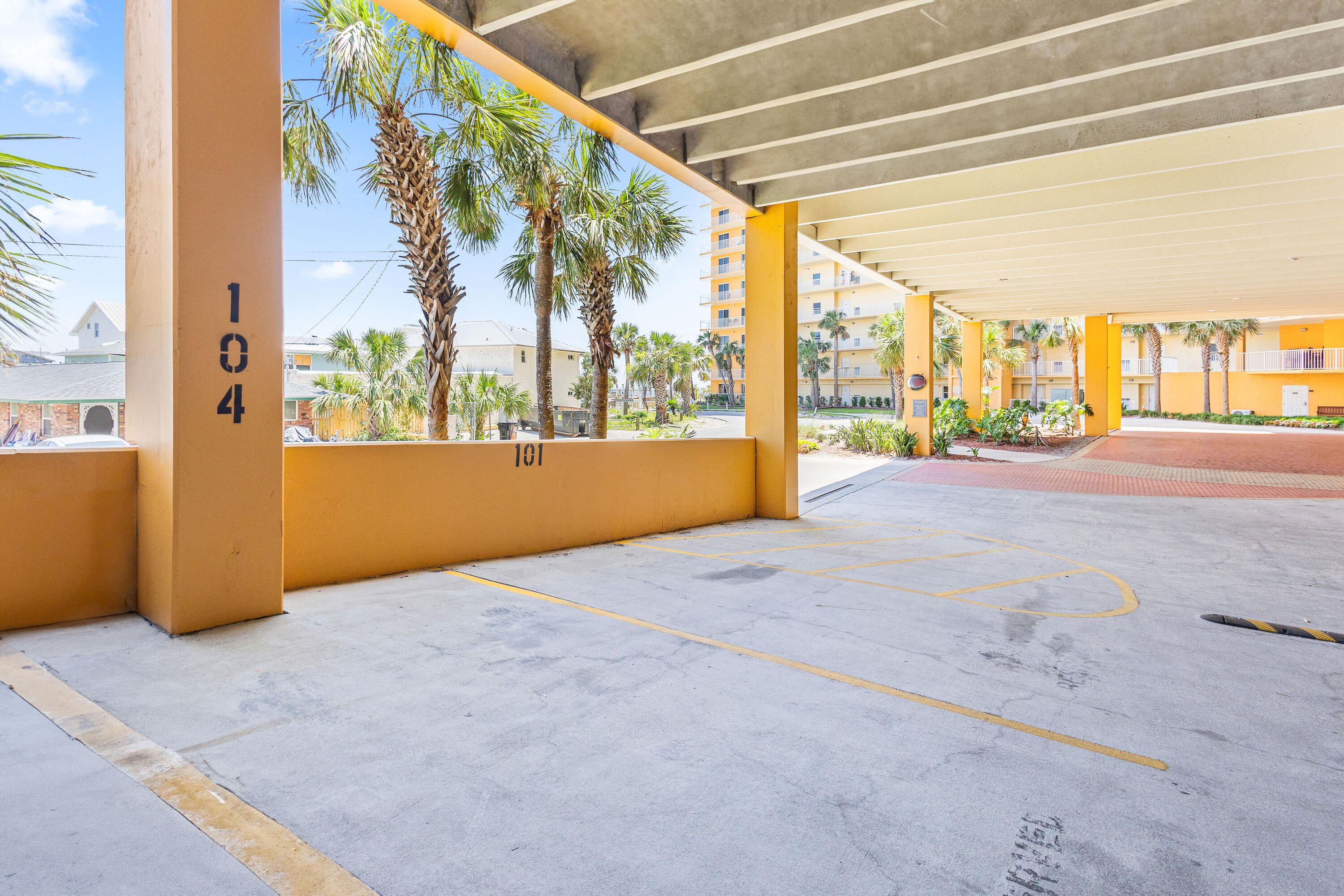 5004 Thomas Drive, UNIT 104