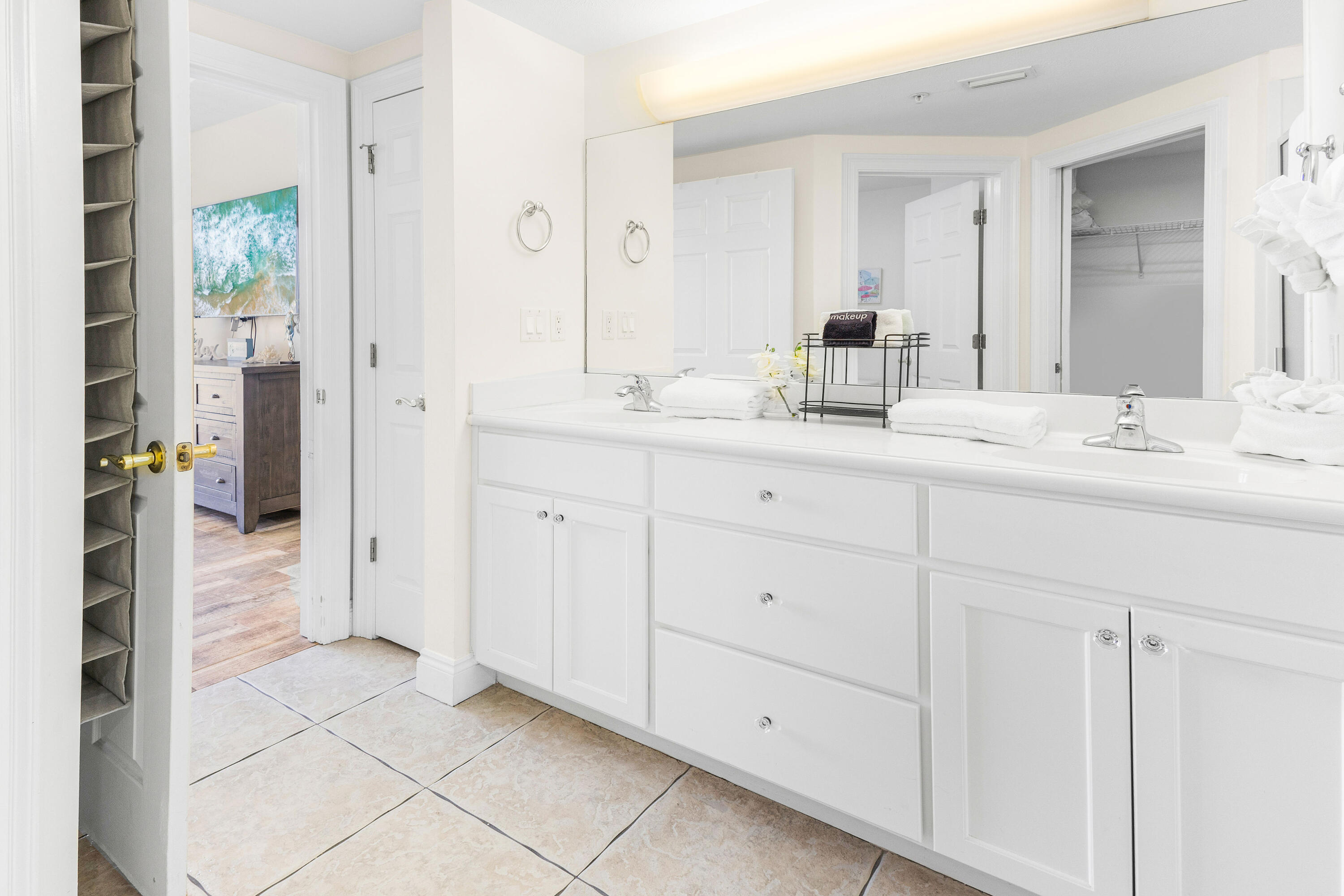 5004 Thomas Drive, UNIT 104