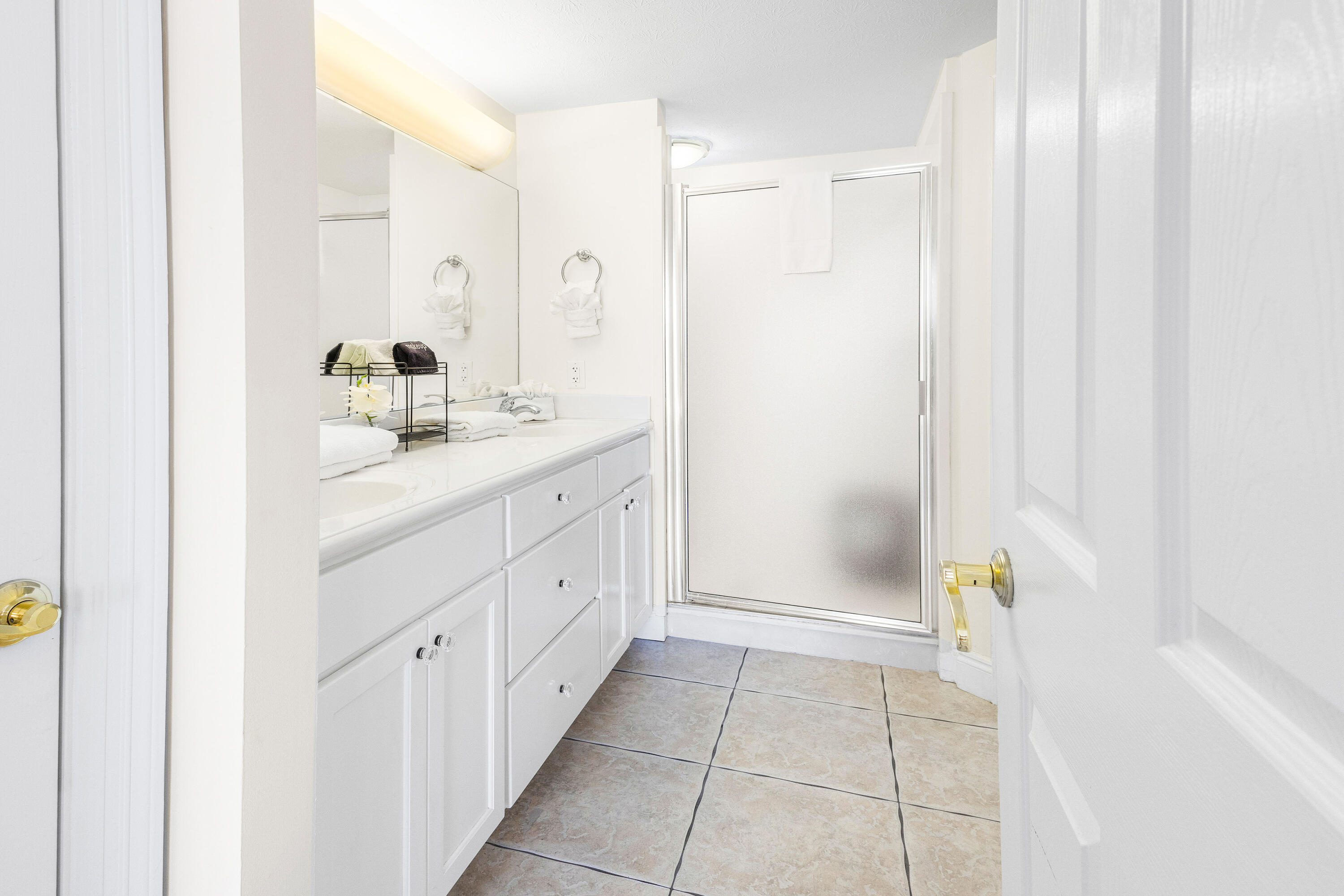 5004 Thomas Drive, UNIT 104