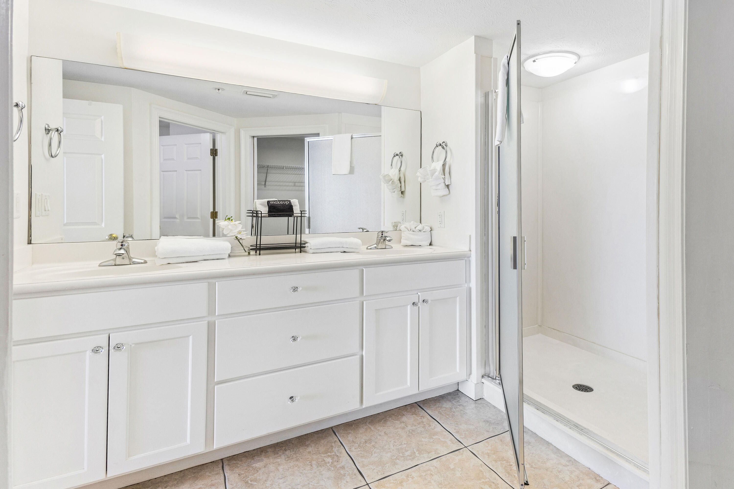 5004 Thomas Drive, UNIT 104