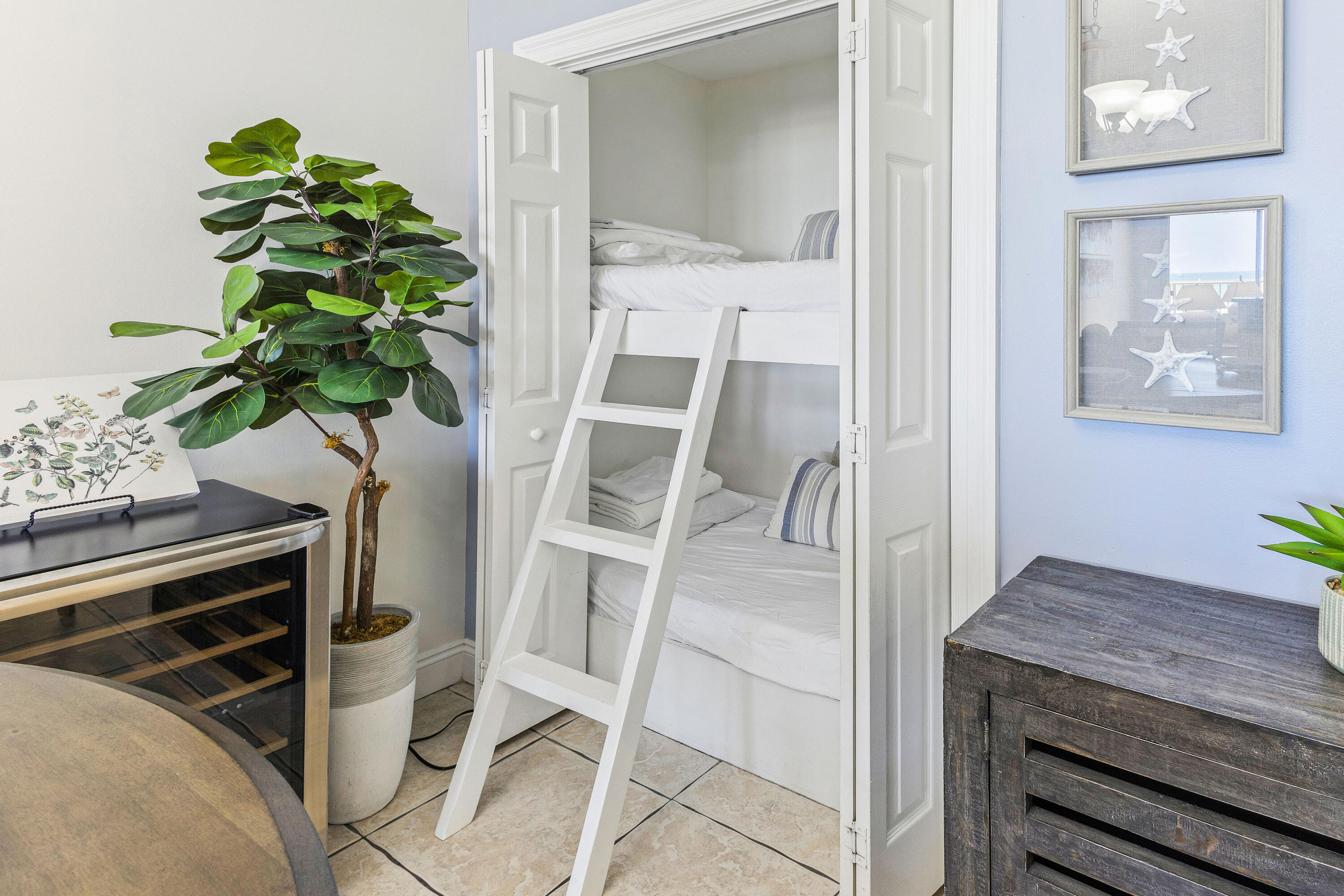 5004 Thomas Drive, UNIT 104