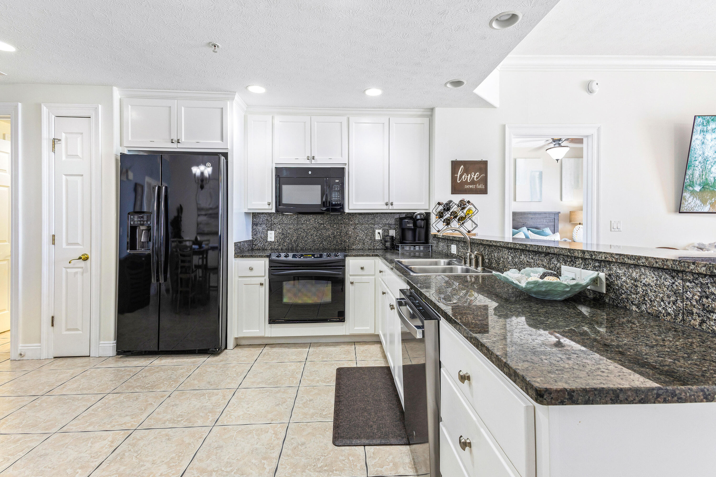 5004 Thomas Drive, UNIT 104
