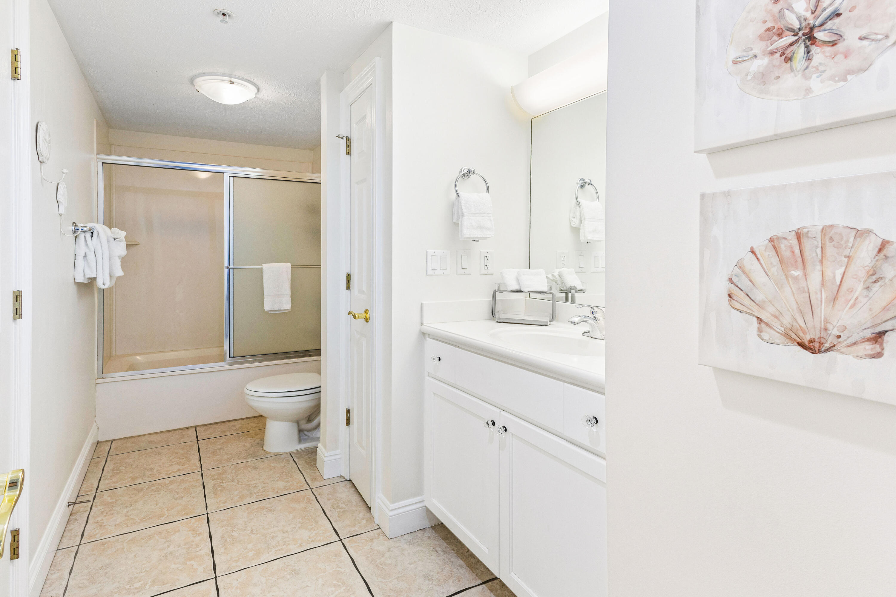 5004 Thomas Drive, UNIT 104