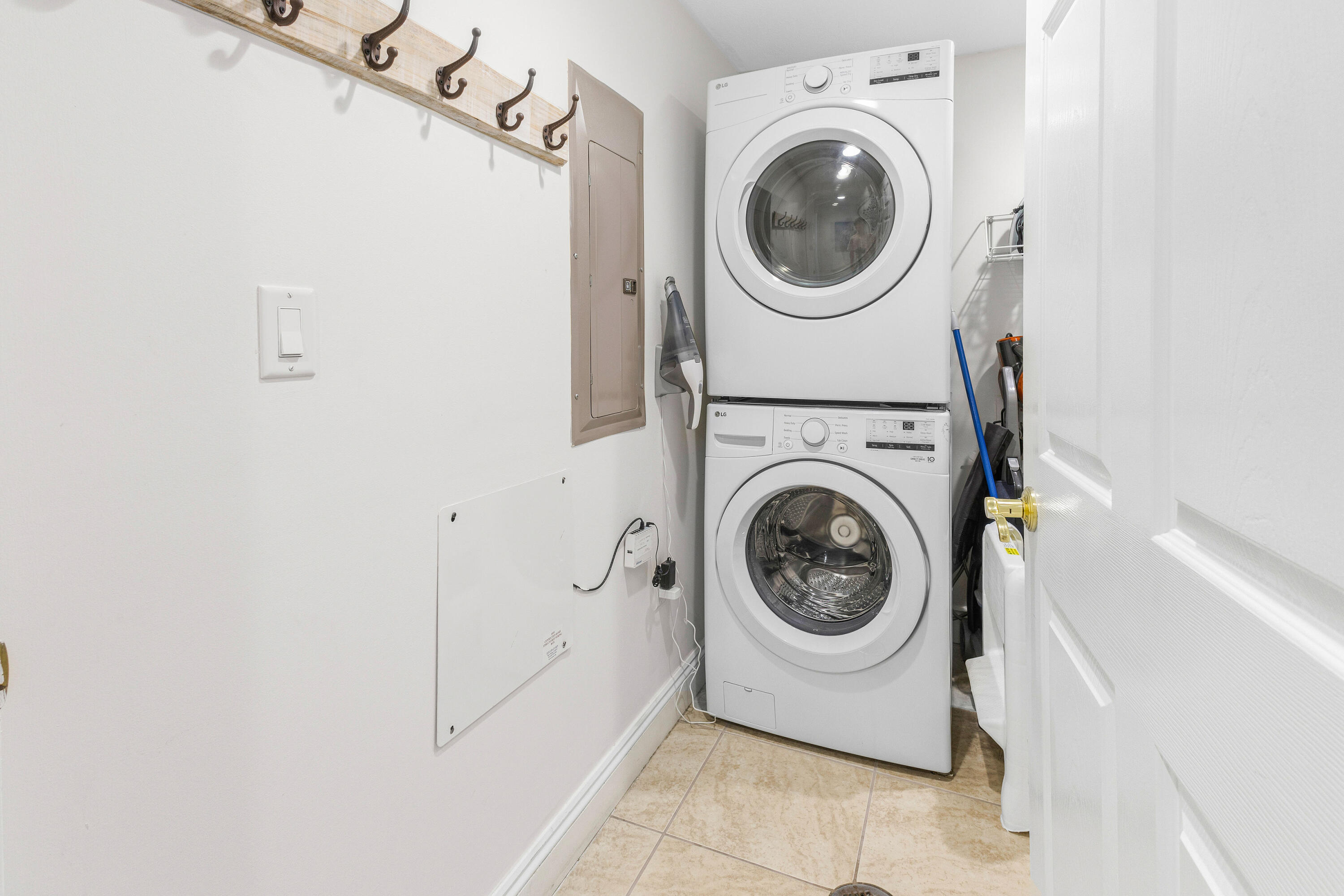 5004 Thomas Drive, UNIT 104