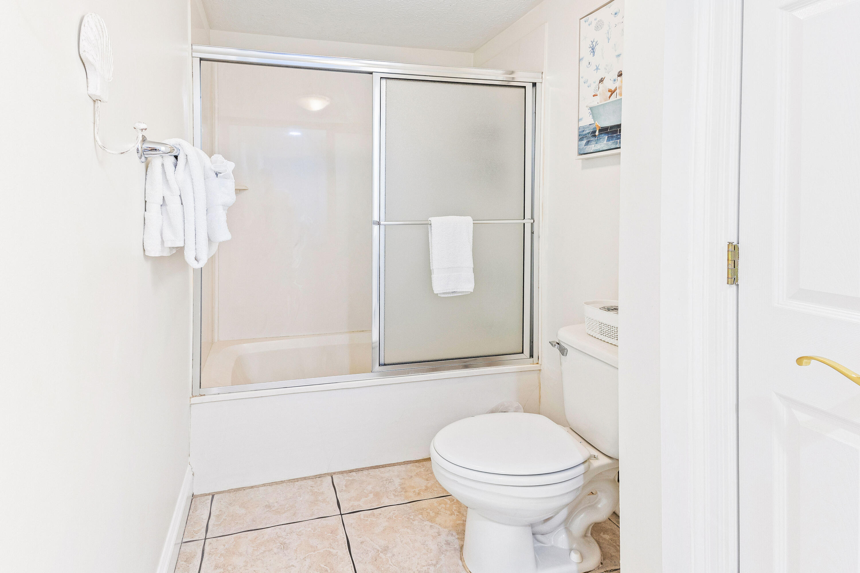 5004 Thomas Drive, UNIT 104