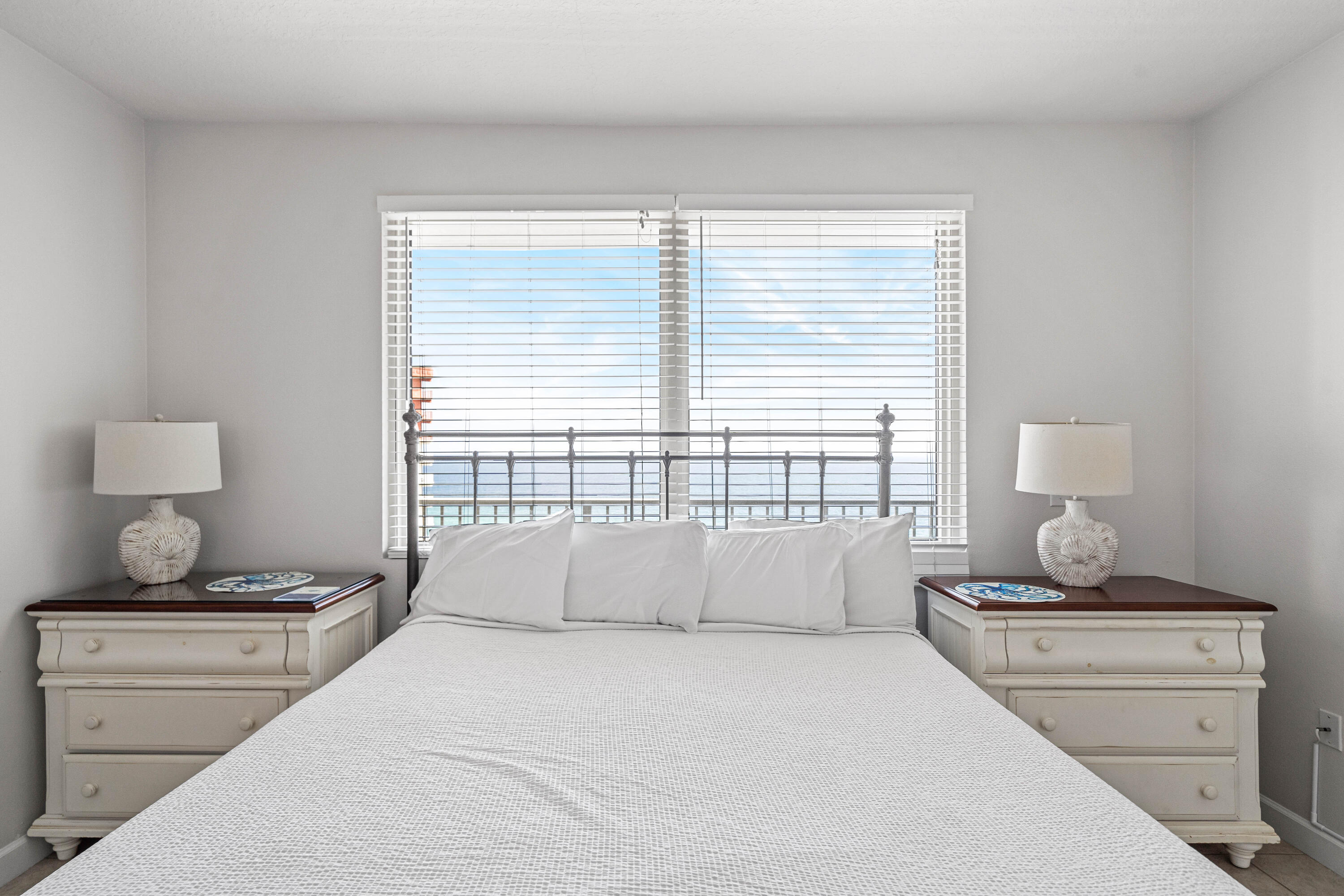 9900 S Thomas Drive, UNIT 2011