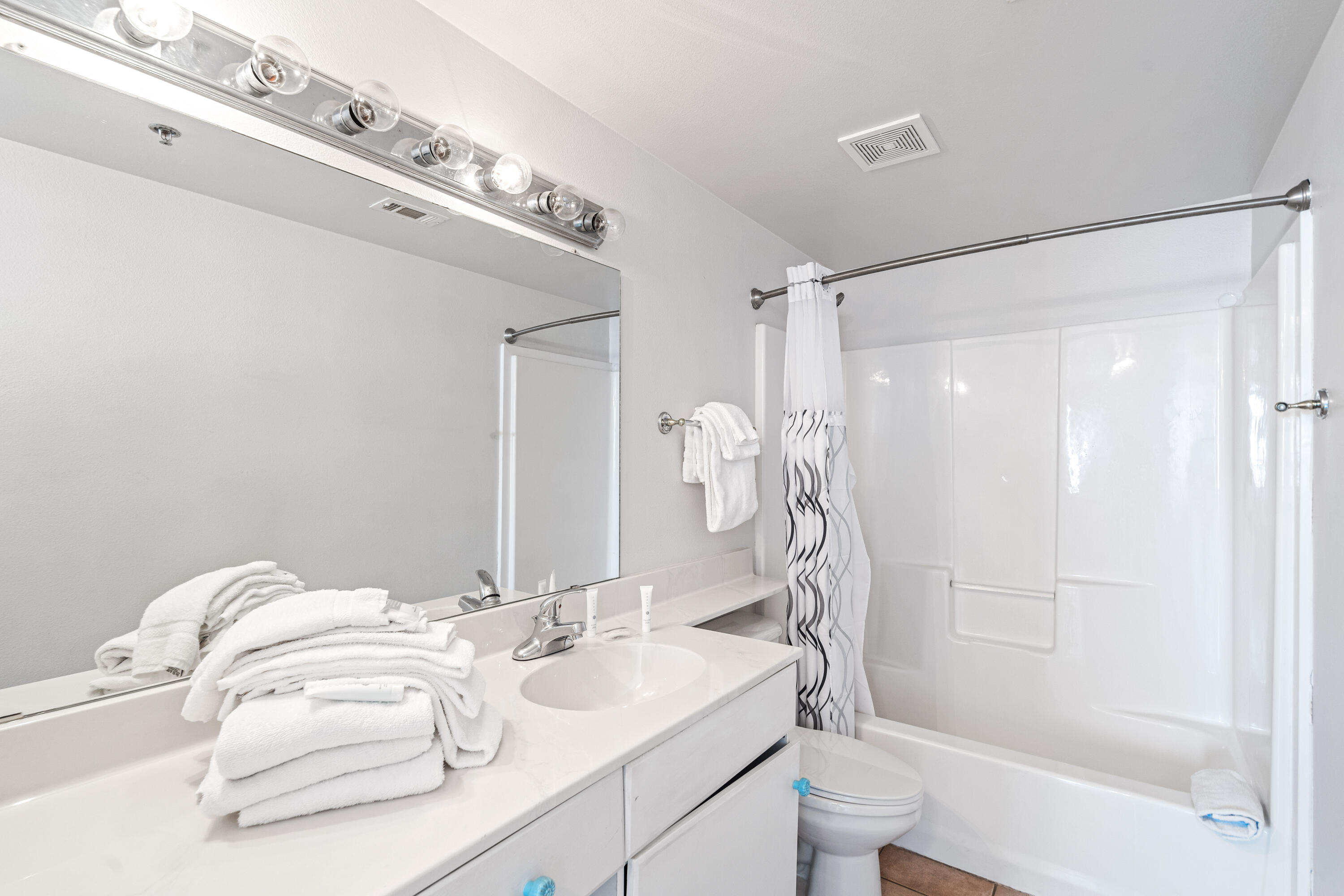 9900 S Thomas Drive, UNIT 2011