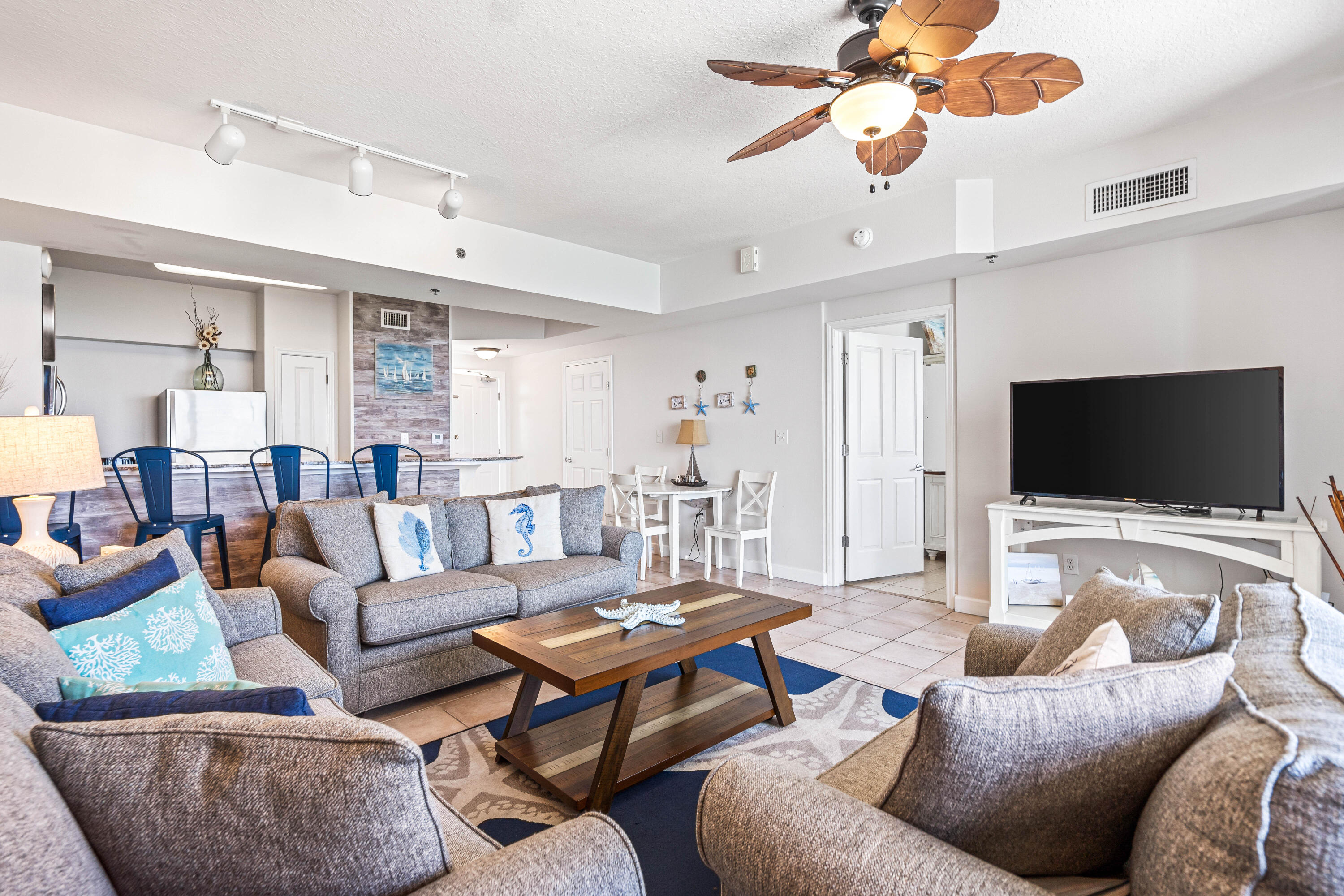 9900 S Thomas Drive, UNIT 2011