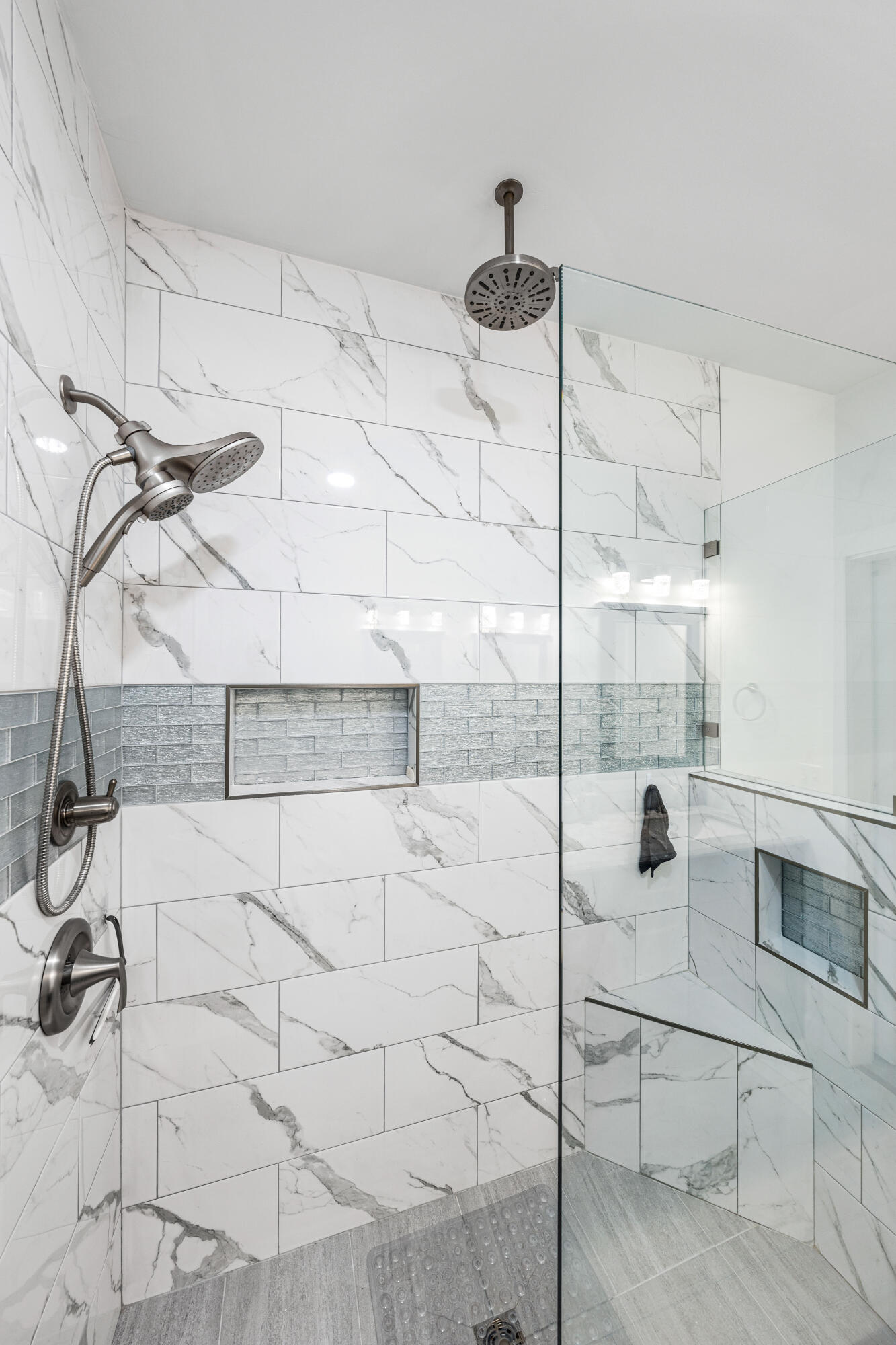 126 South Shore Drive, 33