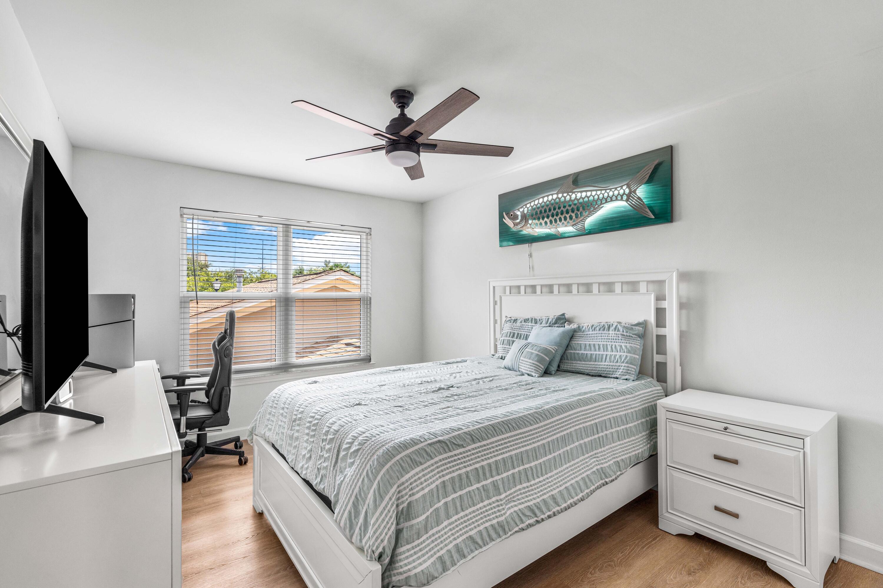 126 South Shore Drive, 33