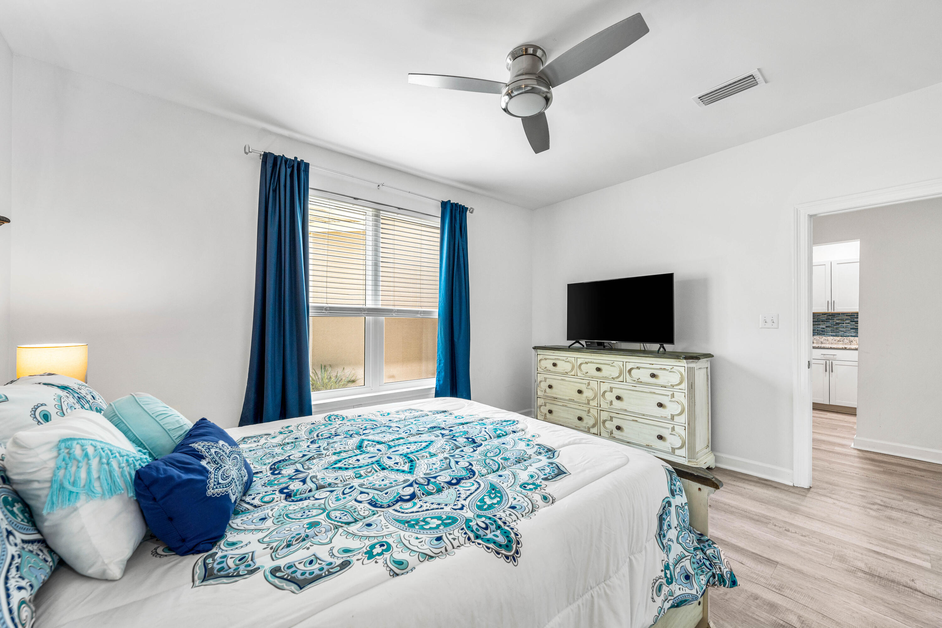 126 South Shore Drive, 33