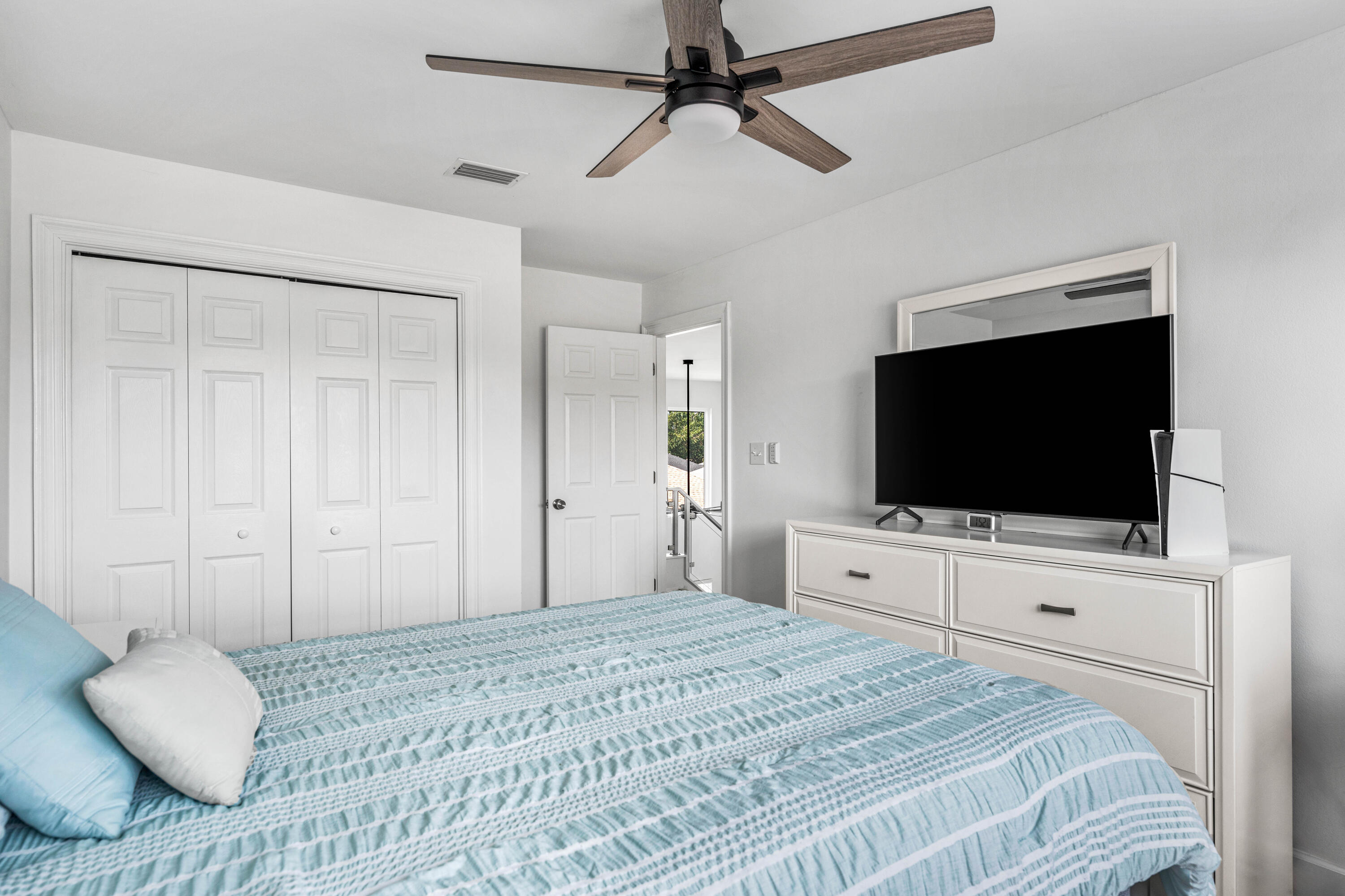 126 South Shore Drive, 33