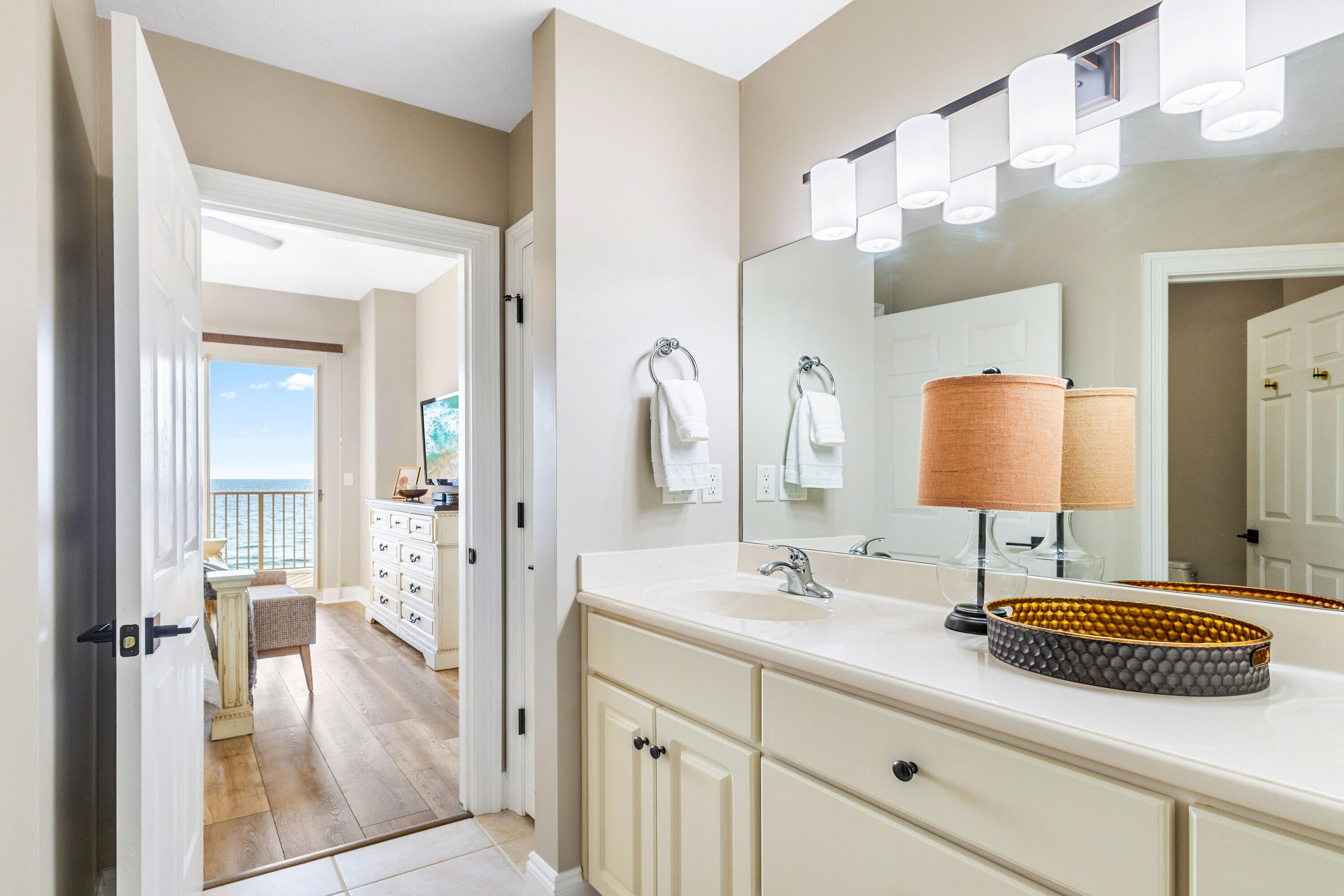 5004 Thomas Drive, UNIT 308