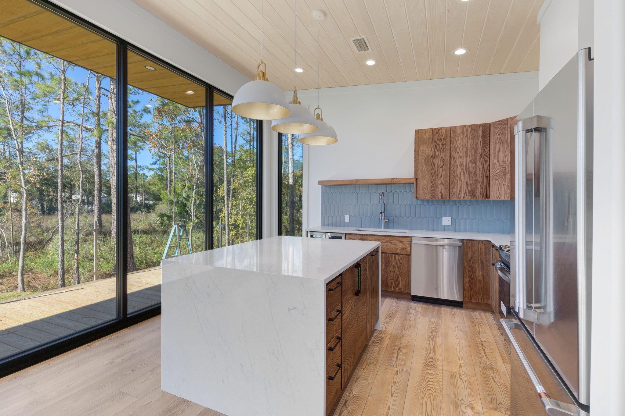 1213 N County Hwy 393