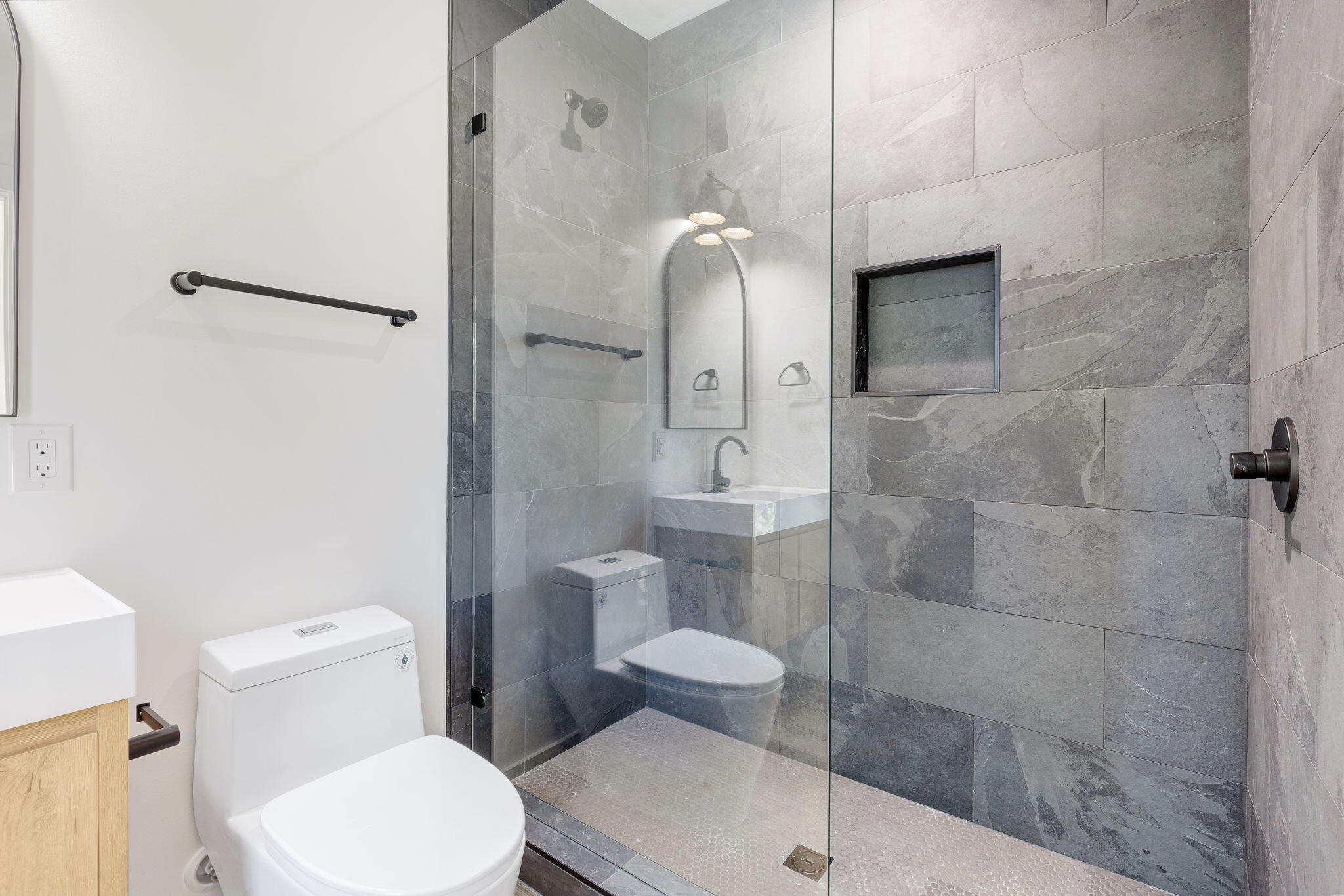 1213 N County Hwy 393