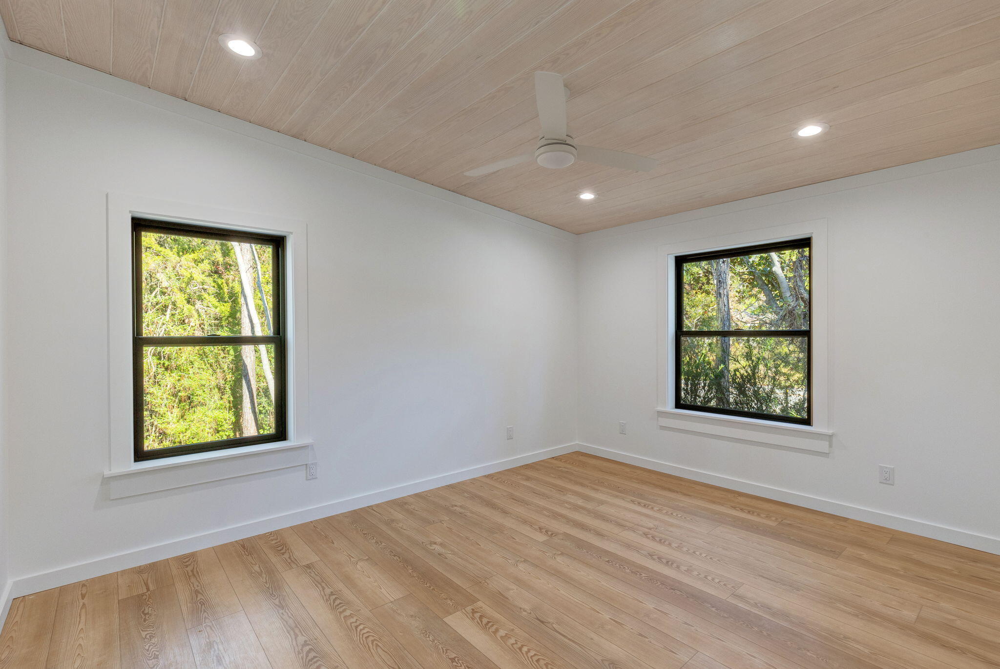 1213 N County Hwy 393