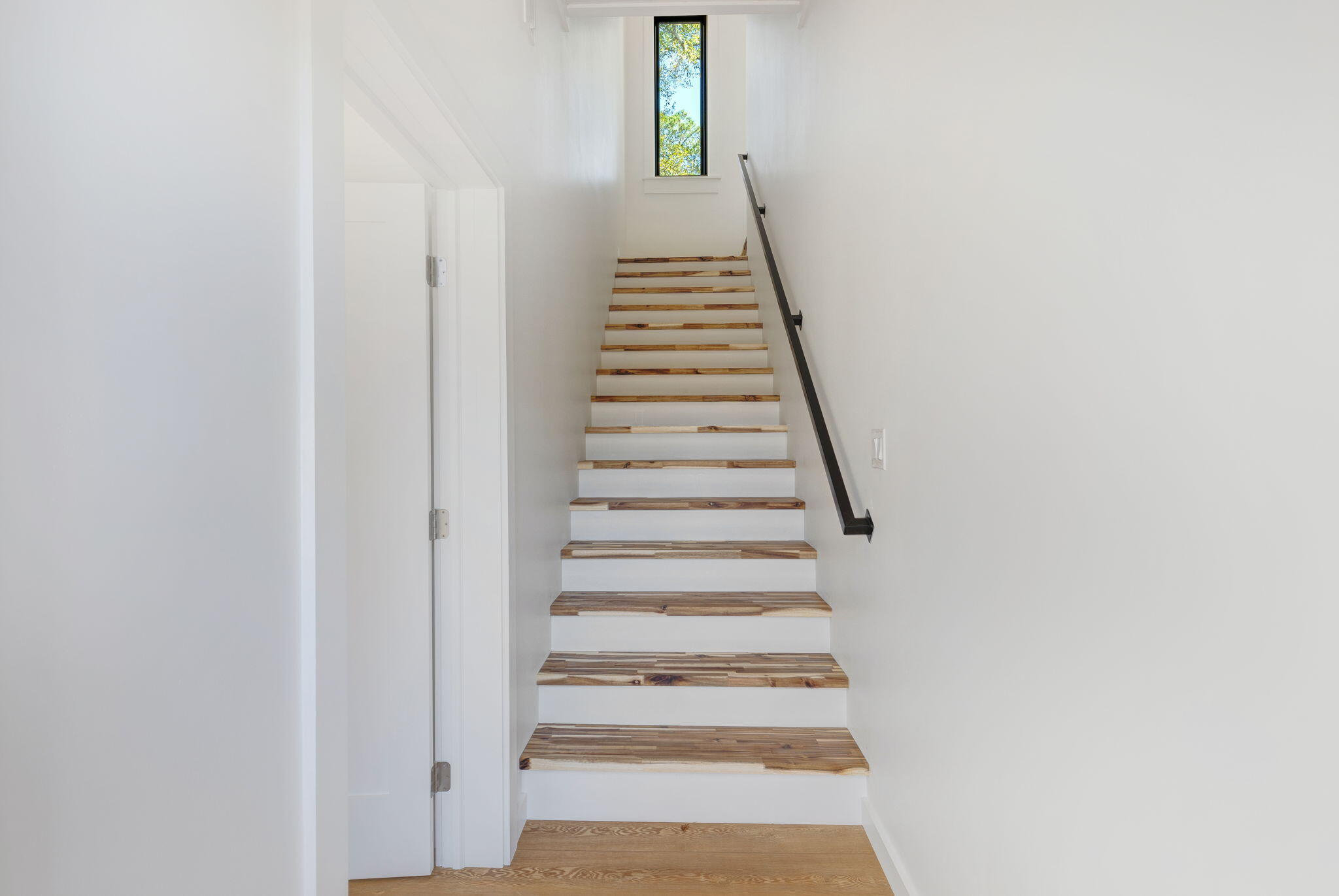 1213 N County Hwy 393