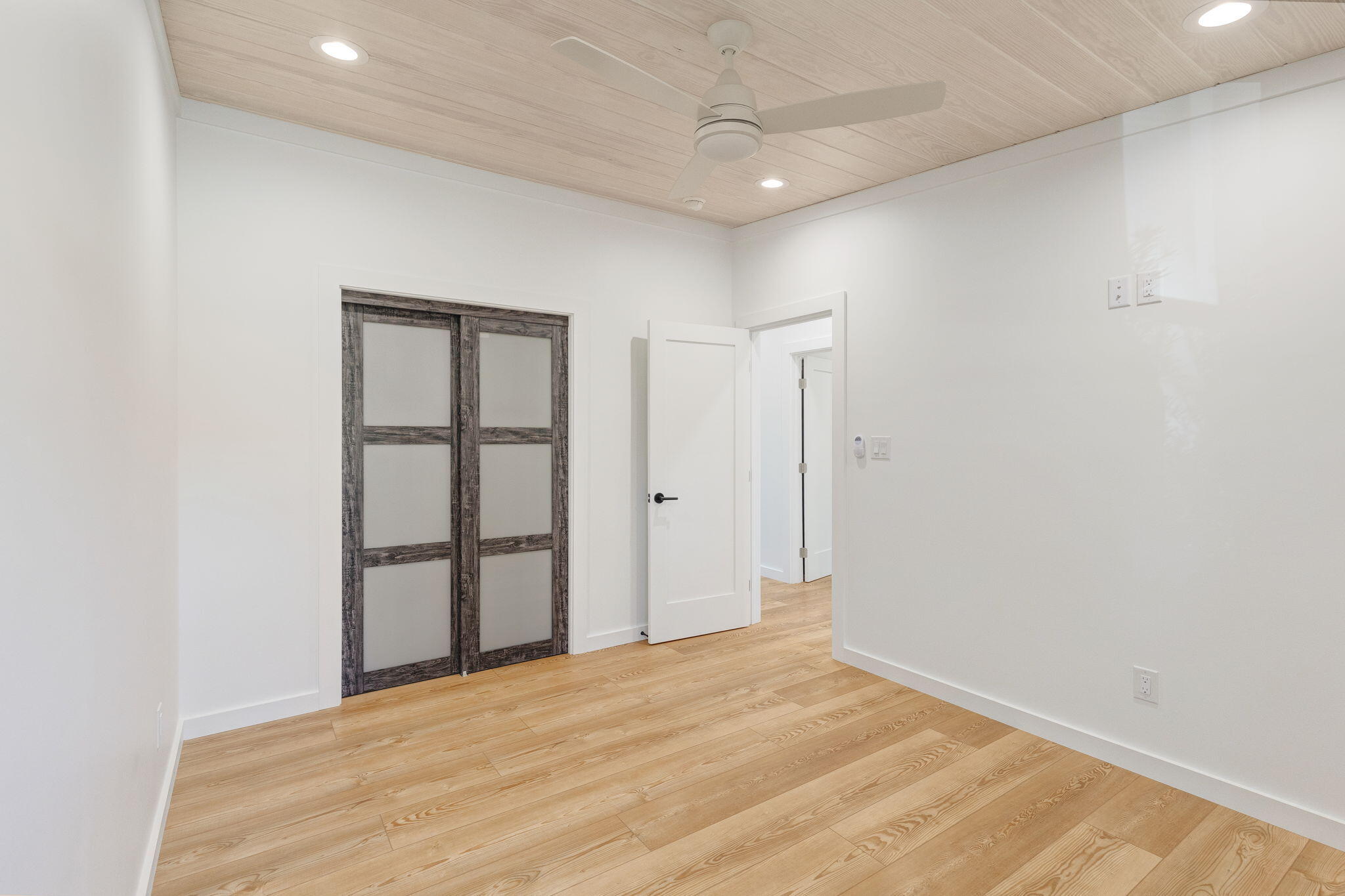 1213 N County Hwy 393