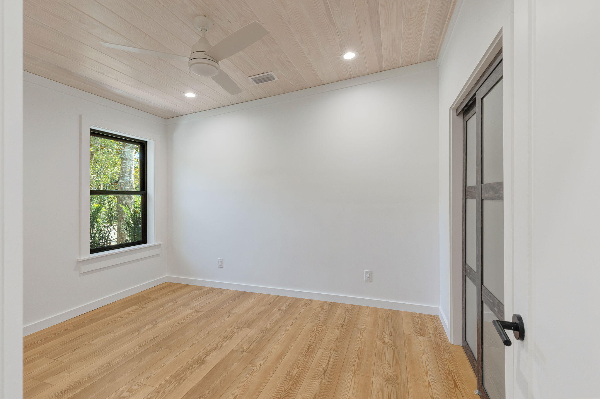 1213 N County Hwy 393