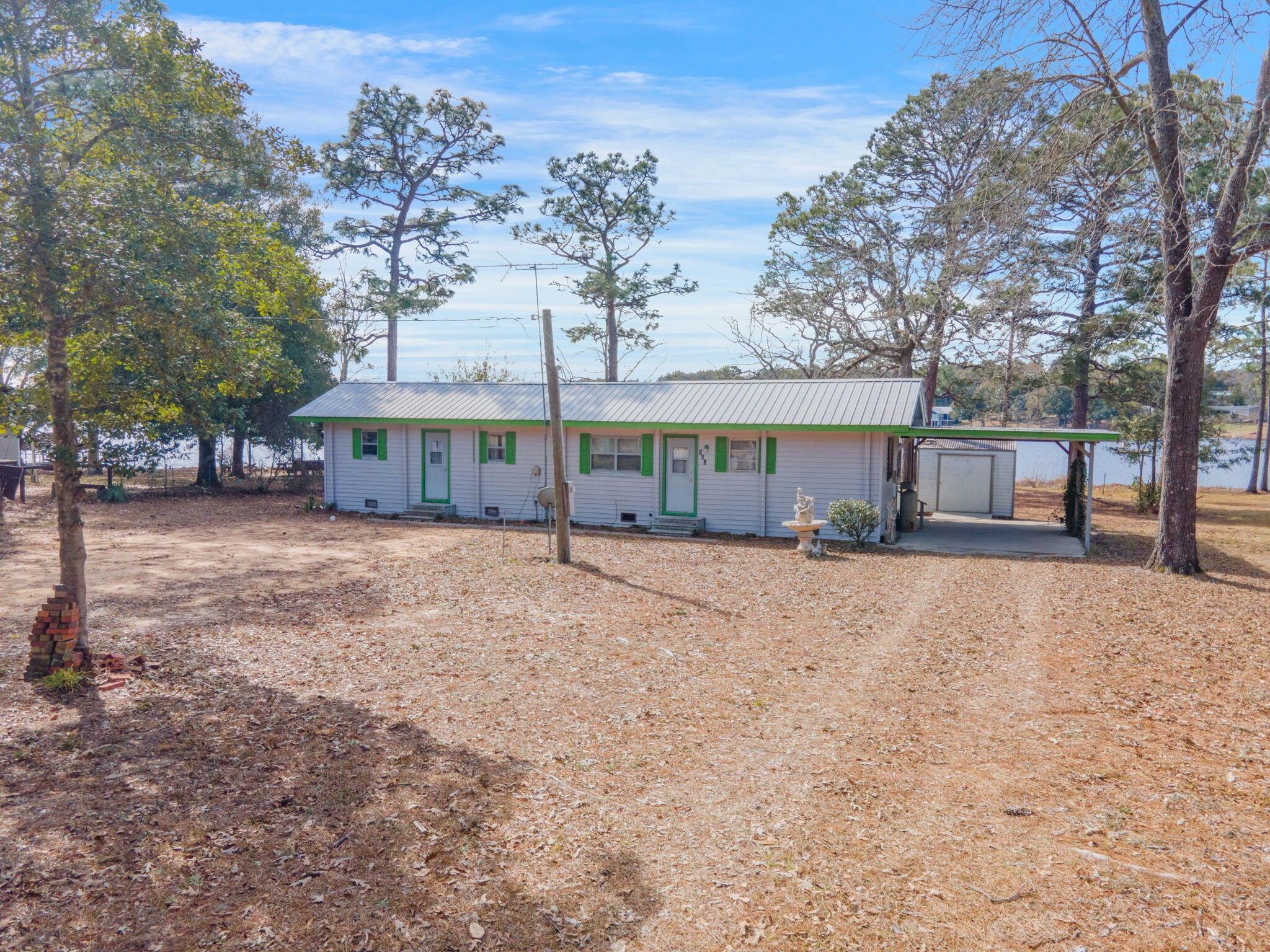 582 Paradise Island Drive Drive, DeFuniak Springs