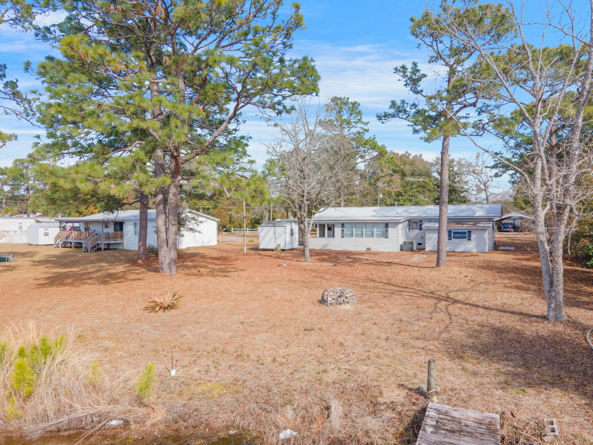 582 Paradise Island Drive Drive, DeFuniak Springs