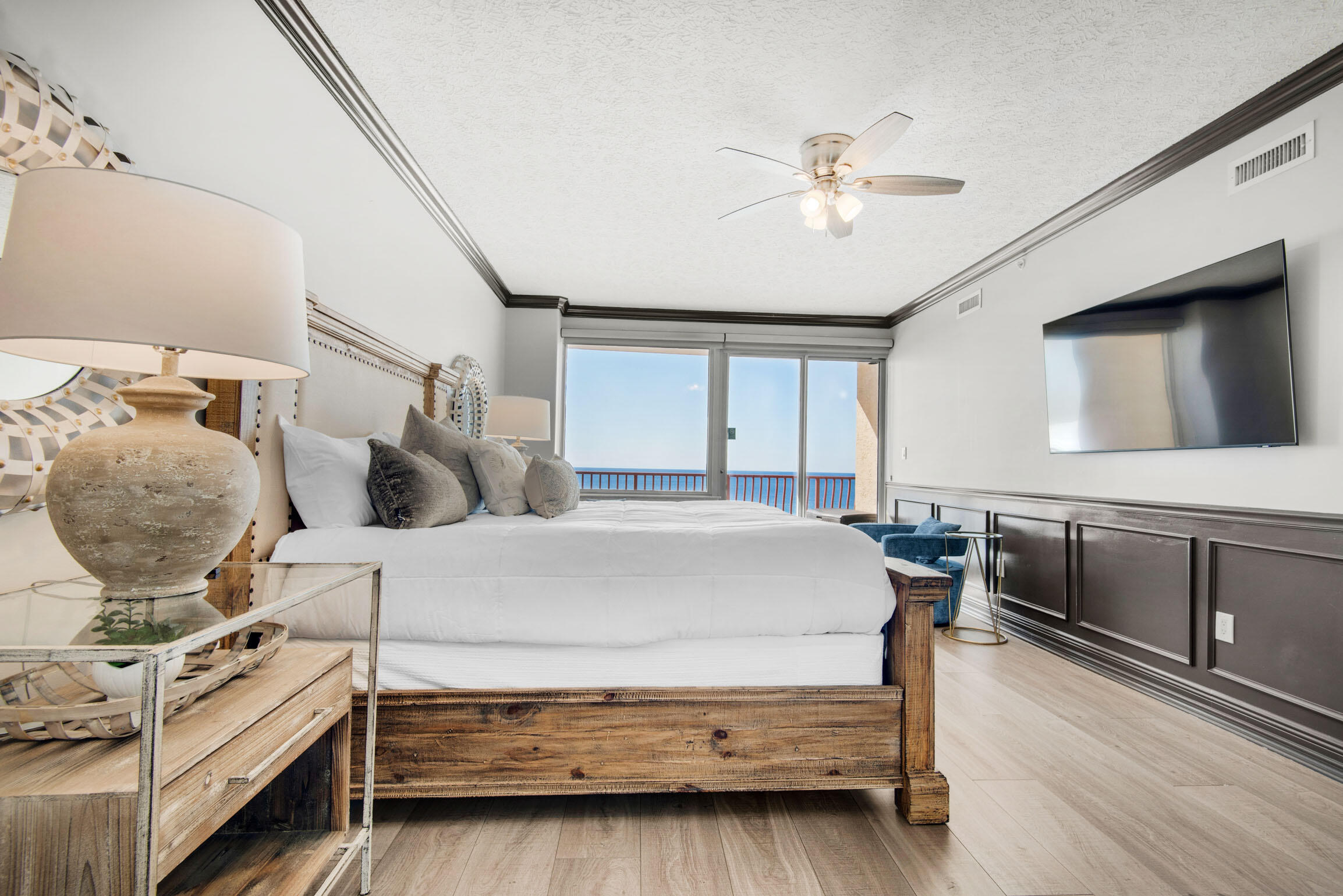 7115 Thomas Drive, UNIT 901