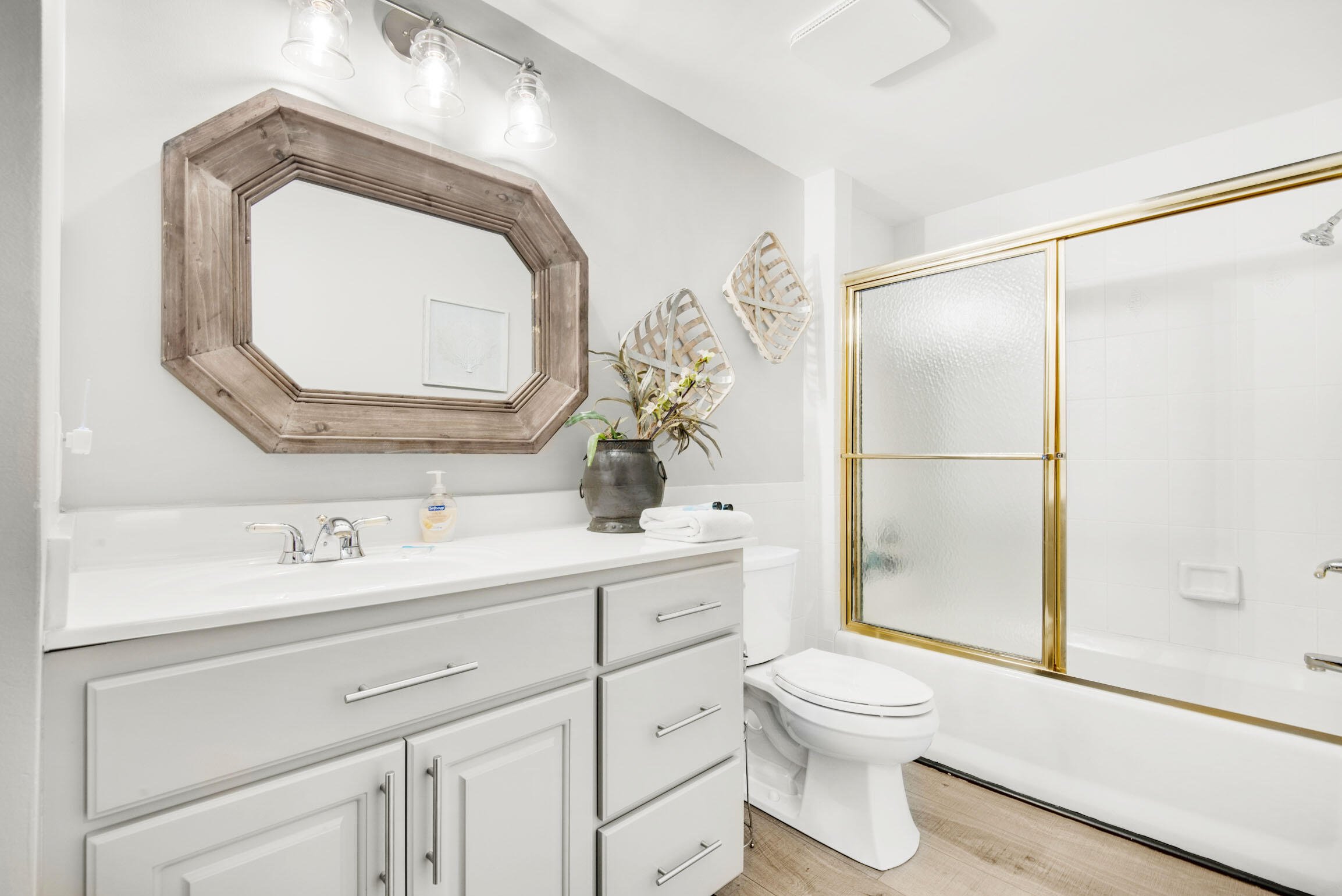 7115 Thomas Drive, UNIT 901