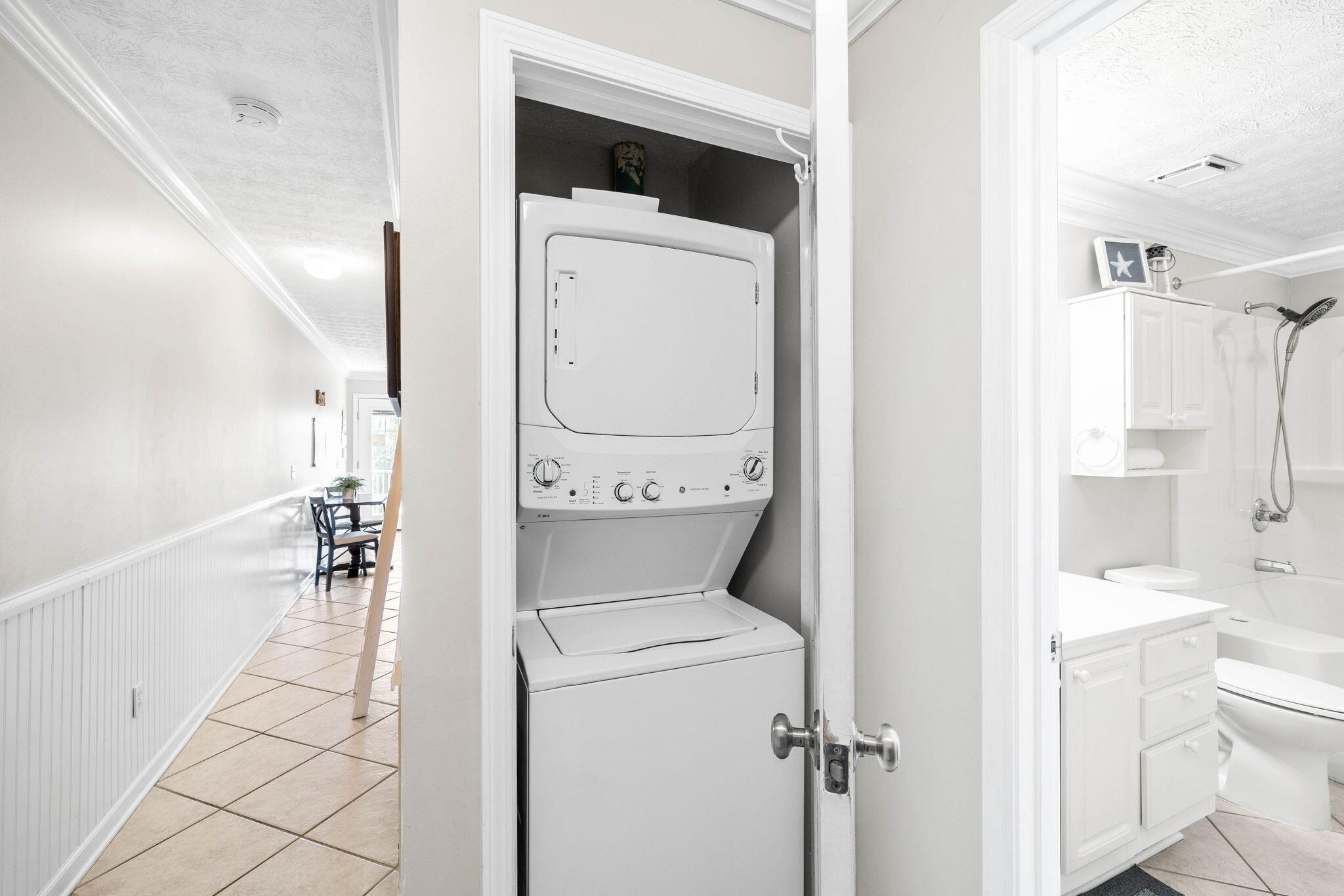 17462 Front Beach Road, 60106