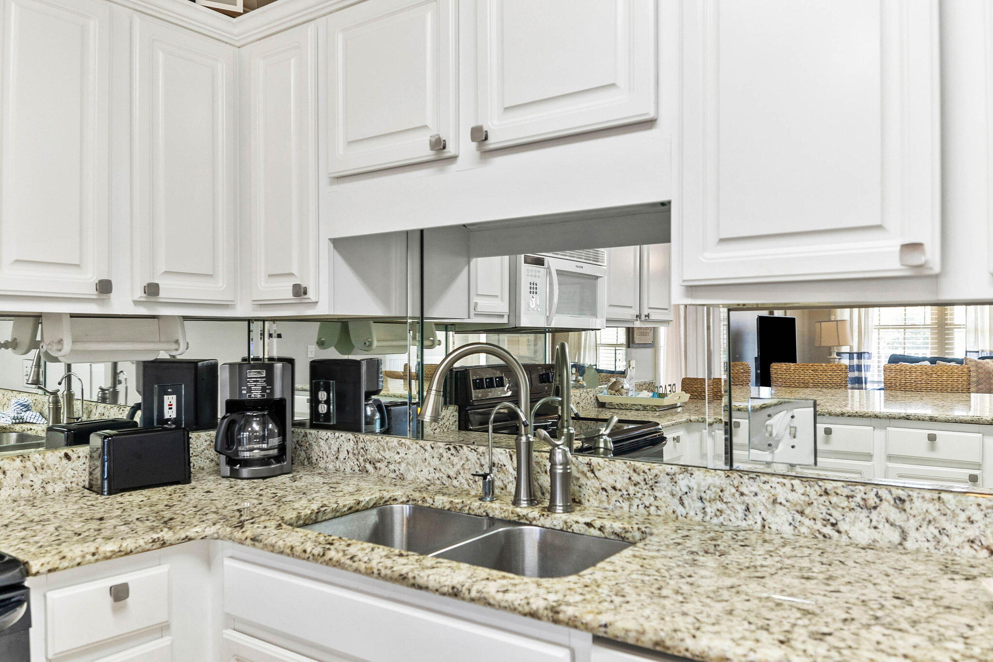 17462 Front Beach Road, 60106