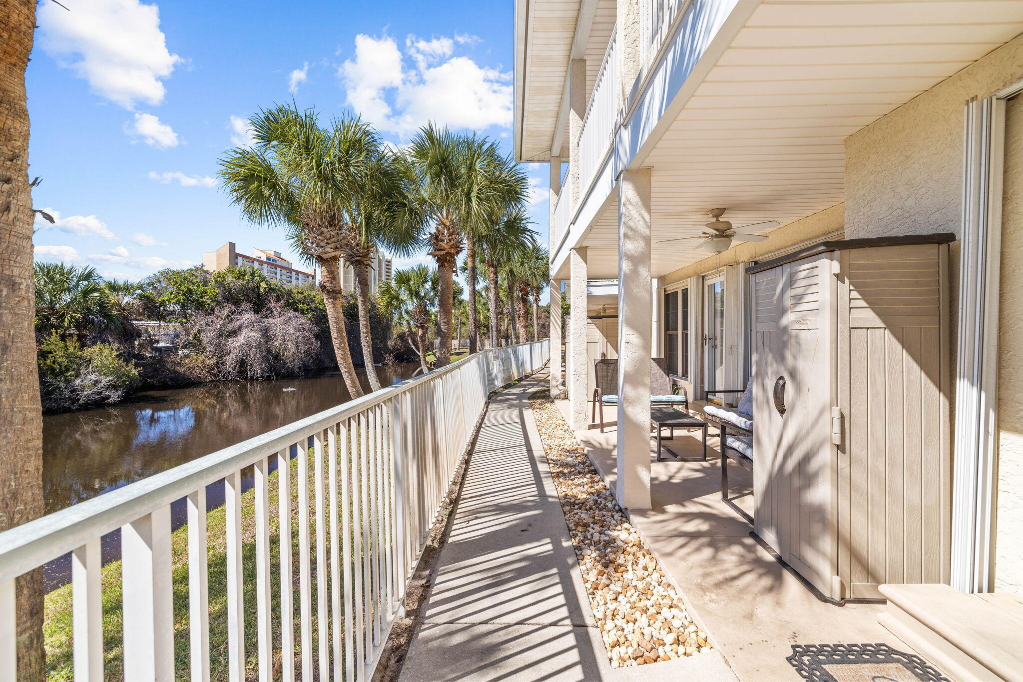 17462 Front Beach Road, 60106