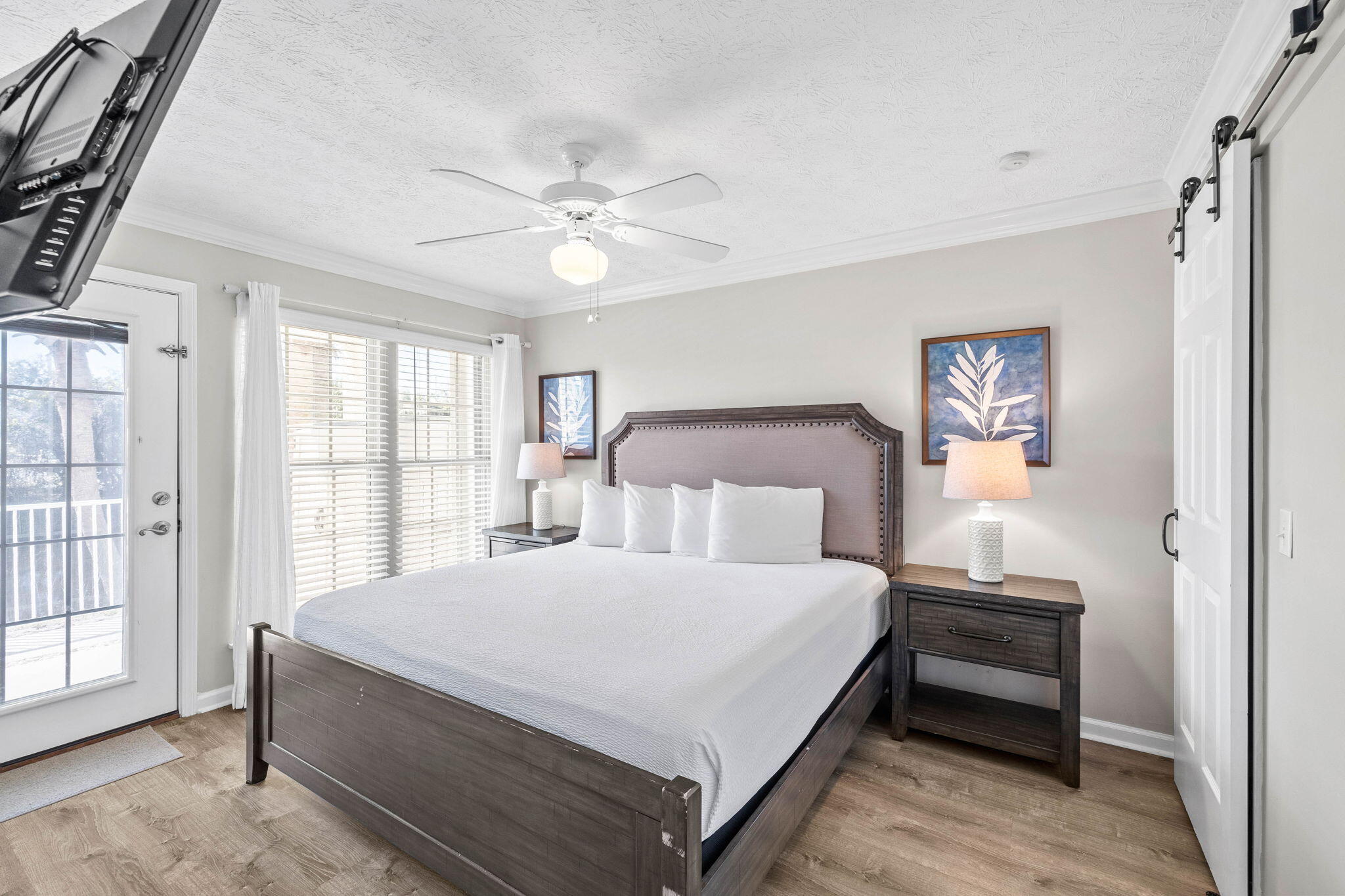 17462 Front Beach Road, 60106