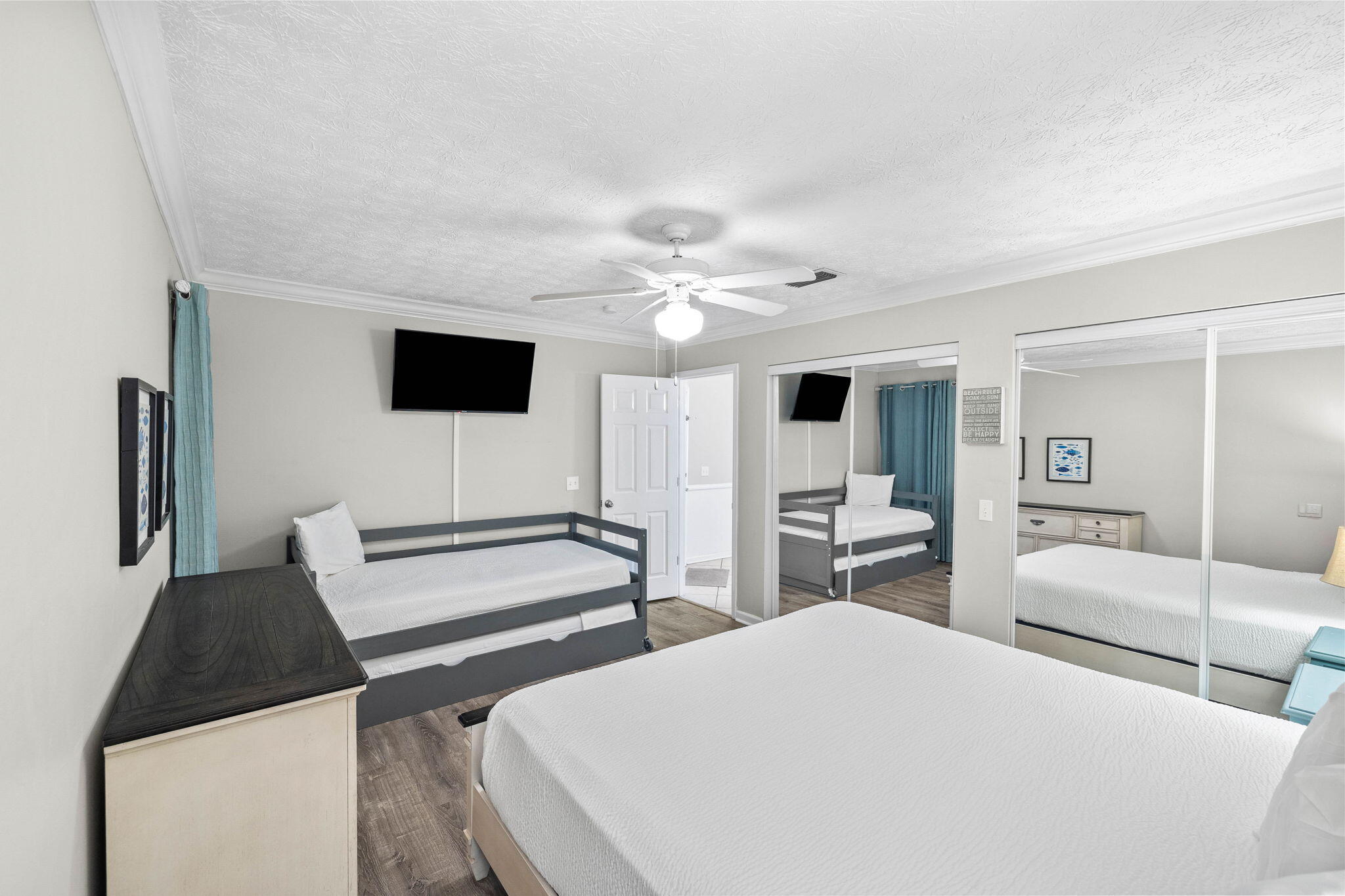 17462 Front Beach Road, 60106