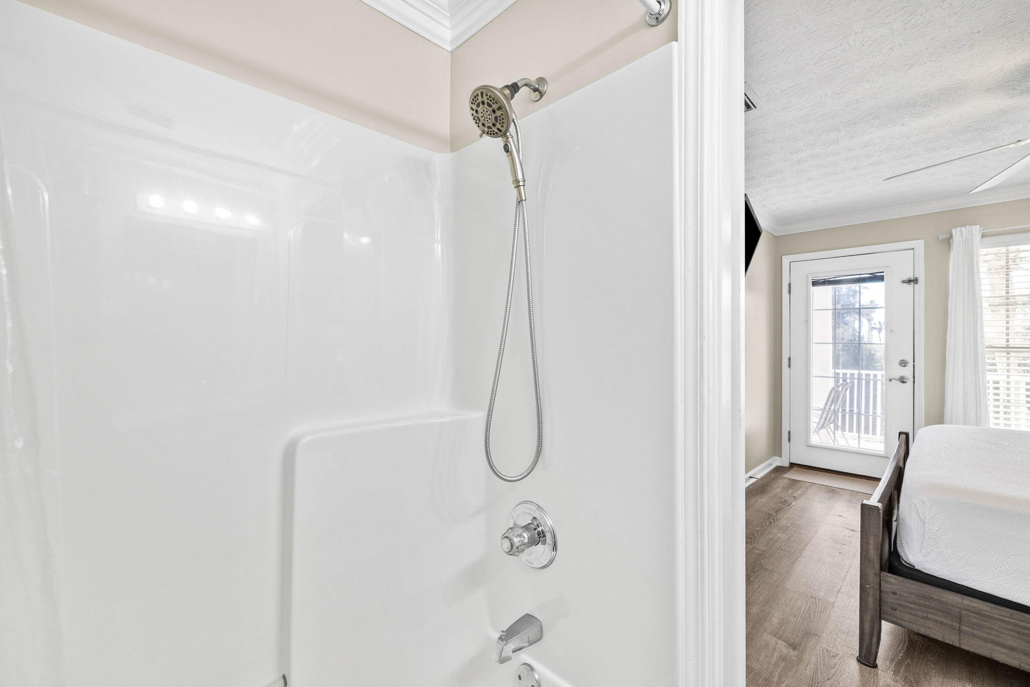 17462 Front Beach Road, 60106