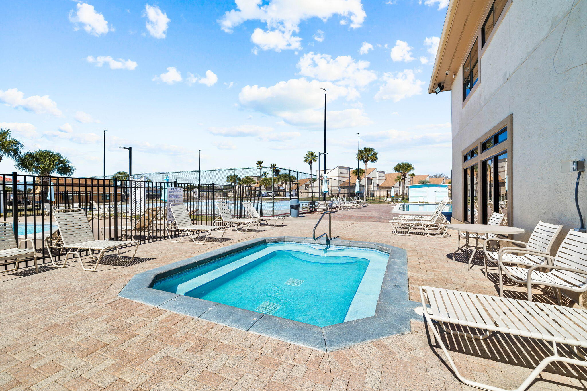 17462 Front Beach Road, 60106