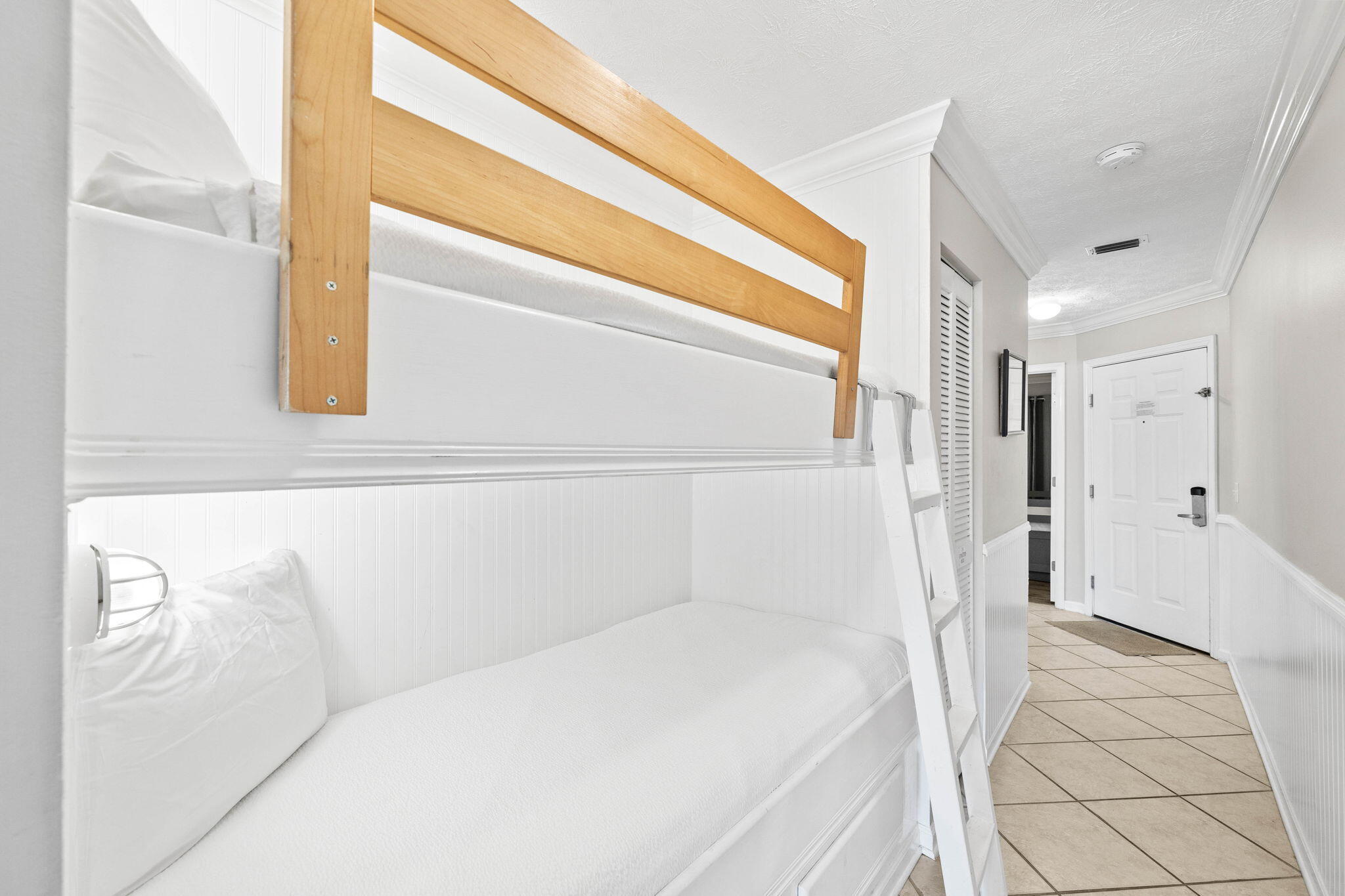 17462 Front Beach Road, 60106