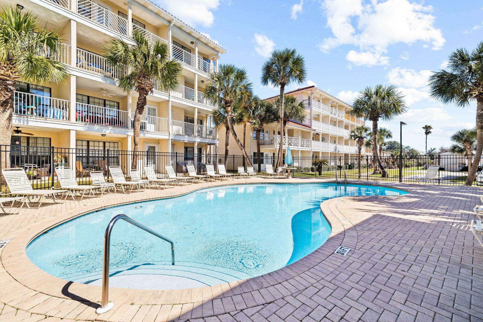 17462 Front Beach Road, 60106