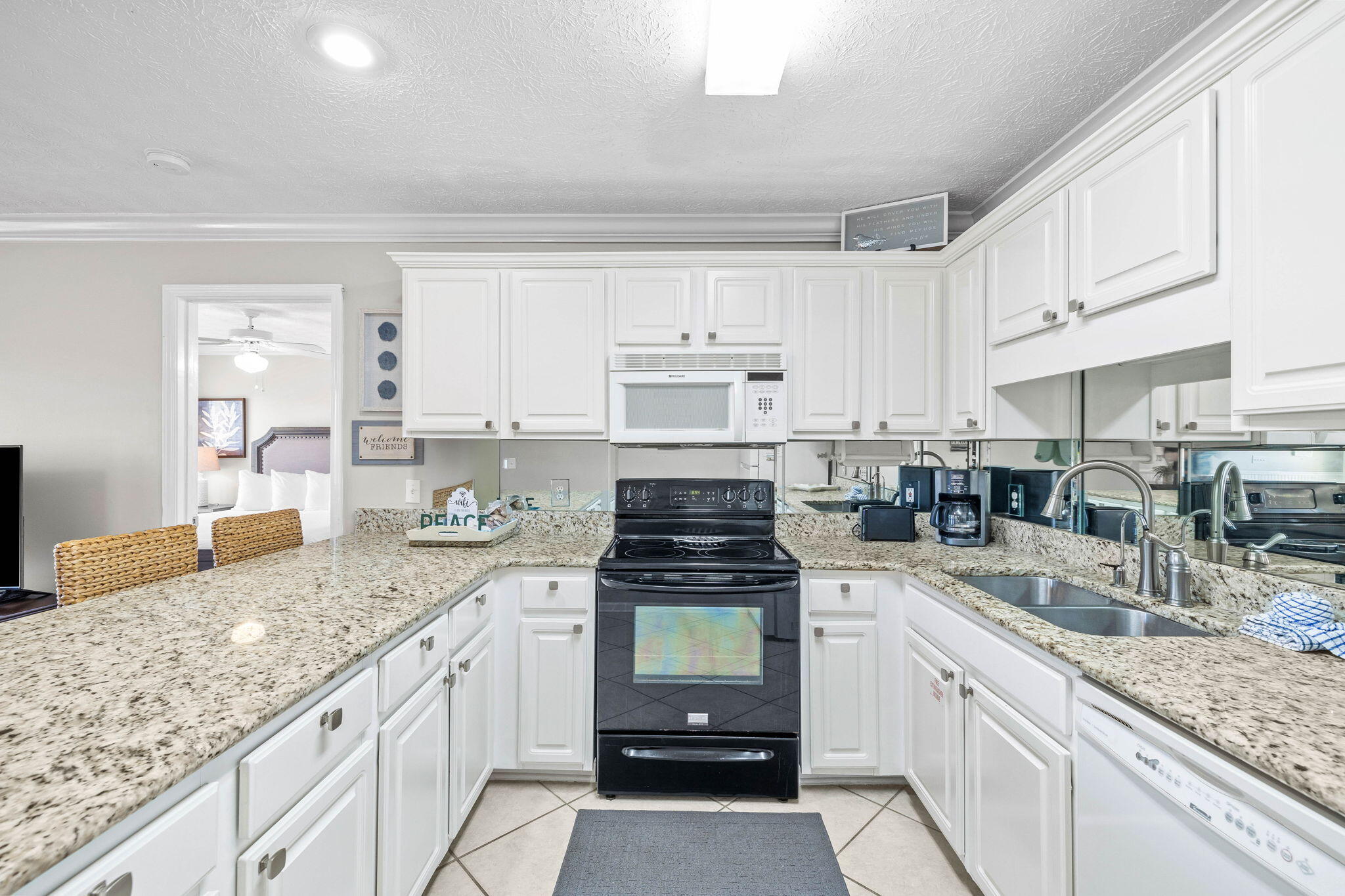 17462 Front Beach Road, 60106