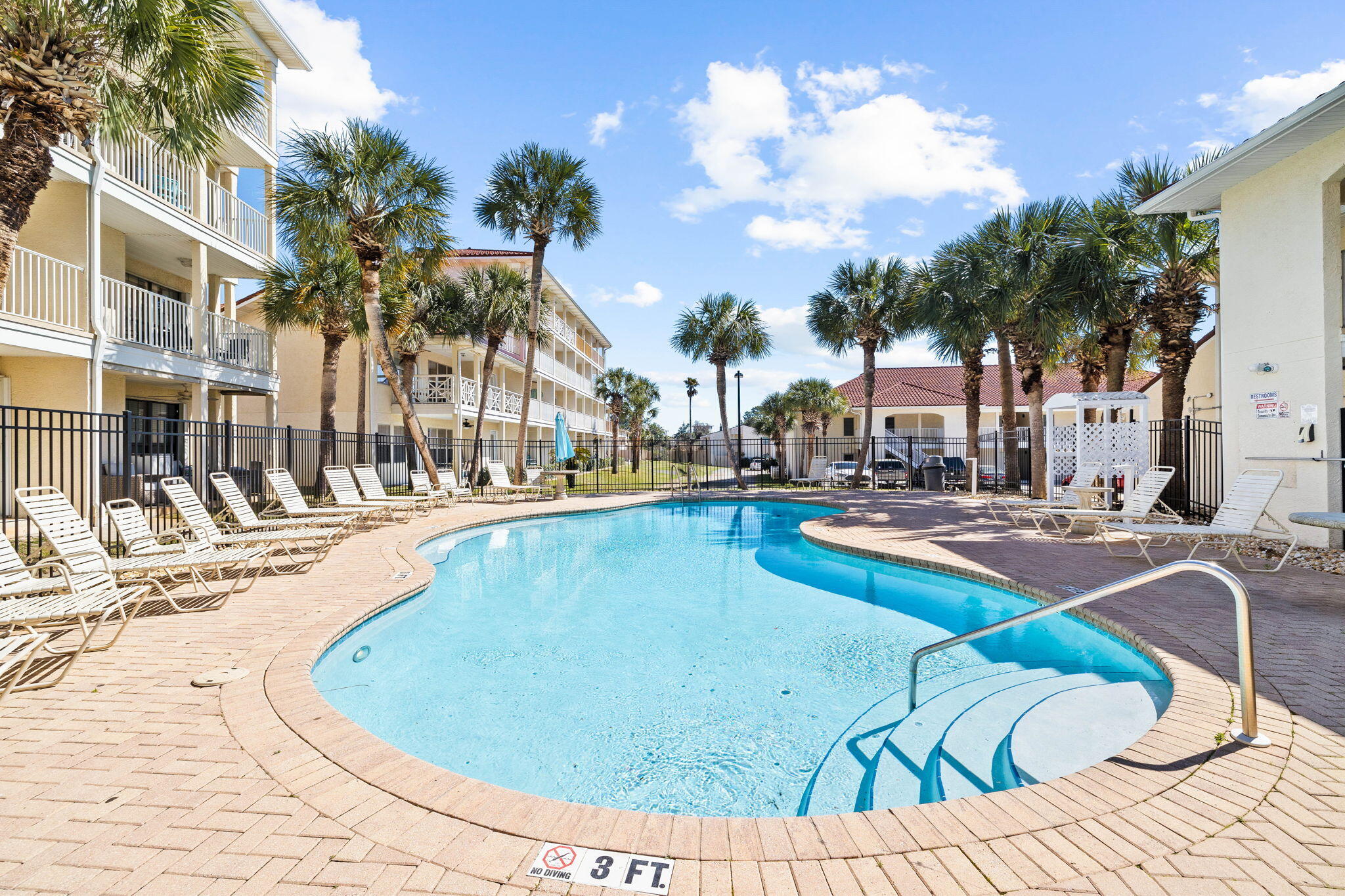 17462 Front Beach Road, 60106