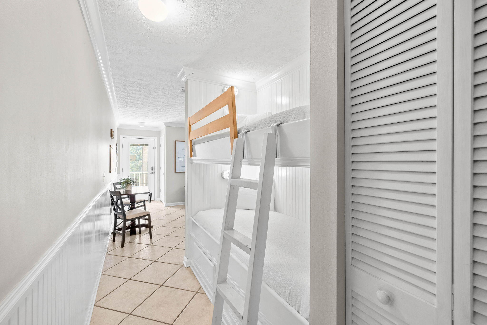 17462 Front Beach Road, 60106