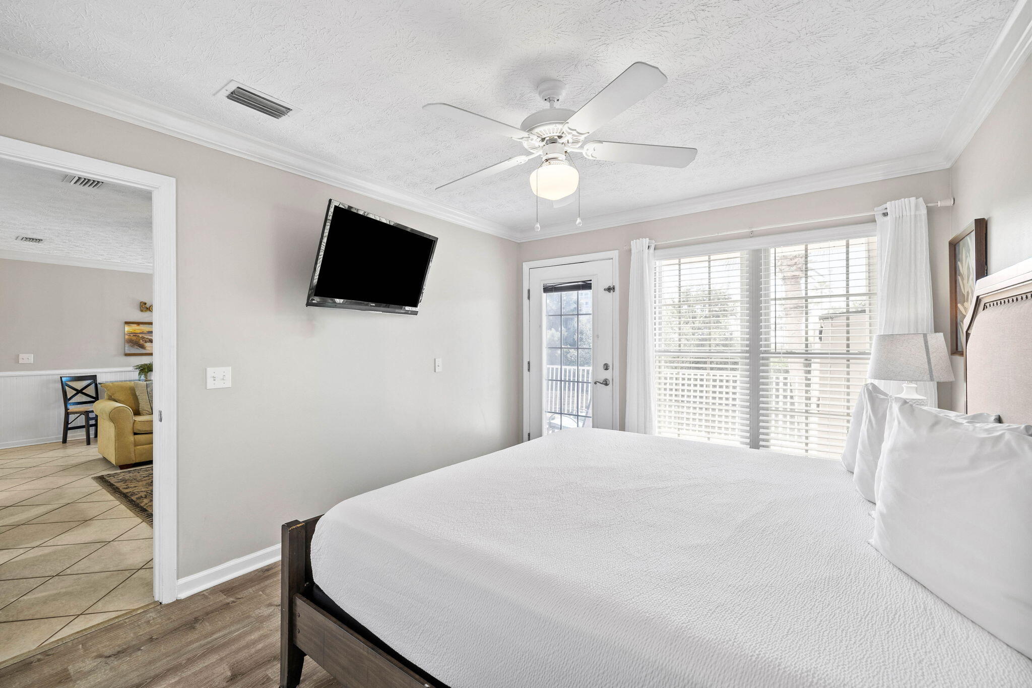 17462 Front Beach Road, 60106