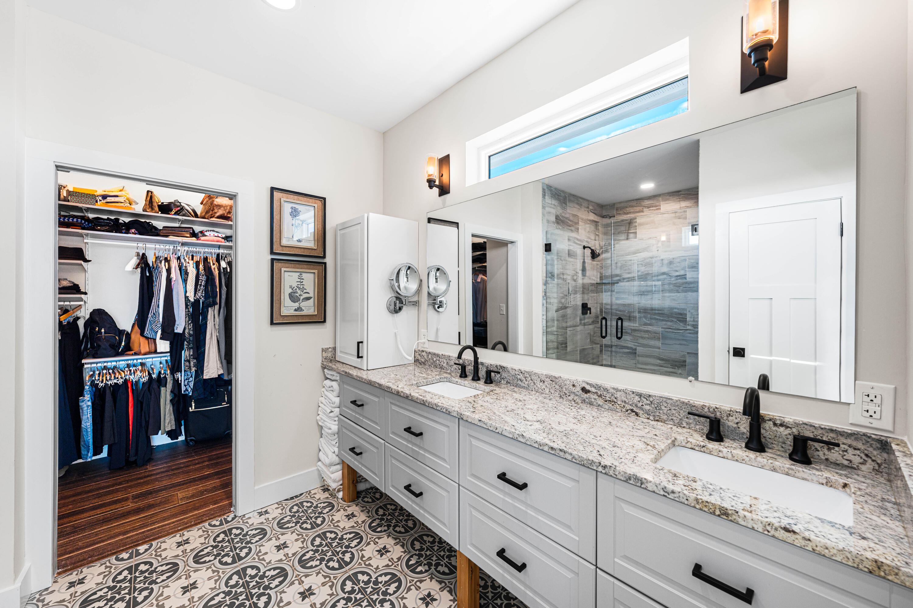 8075 White Sands Boulevard